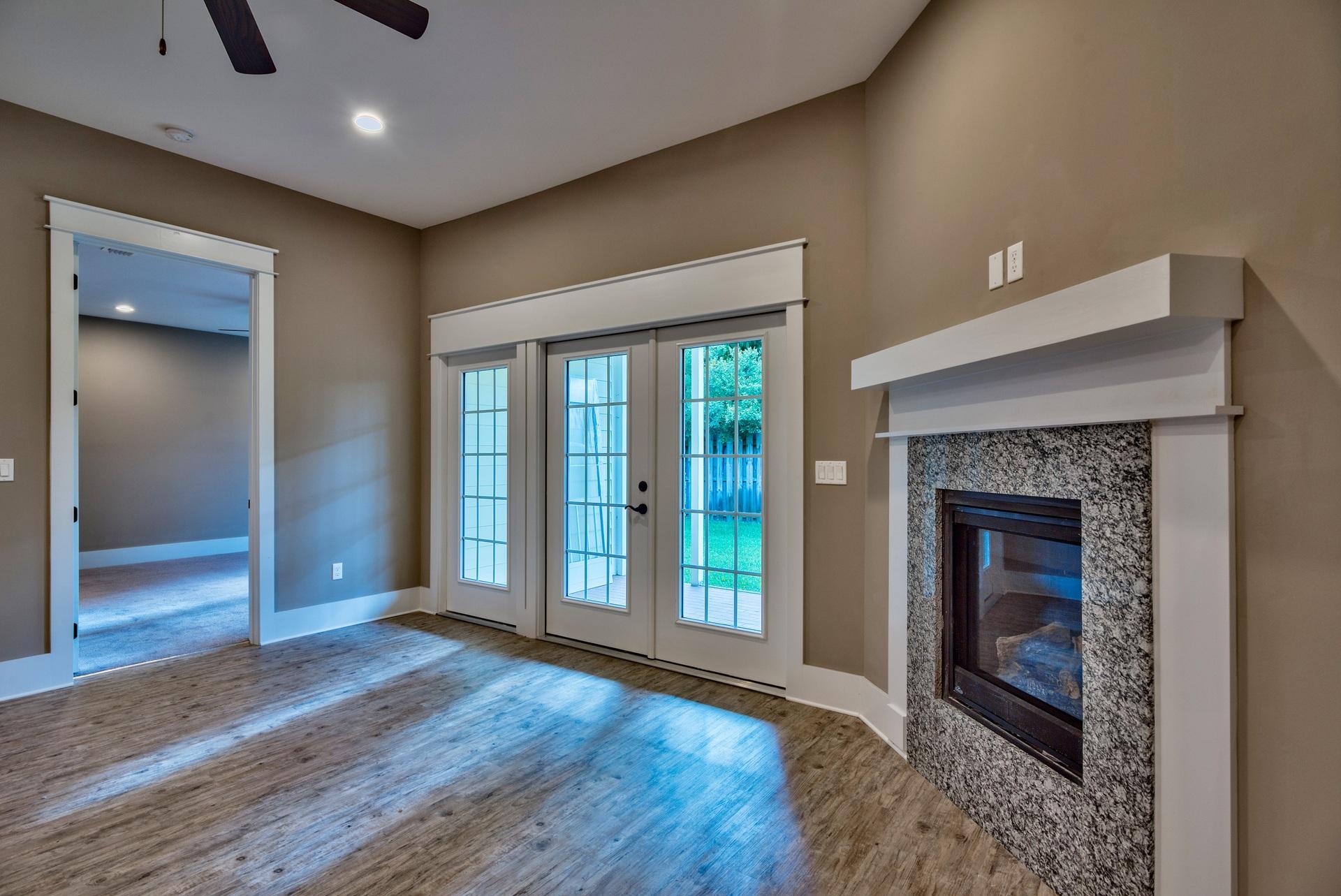 DIAMOND LAKES - Residential