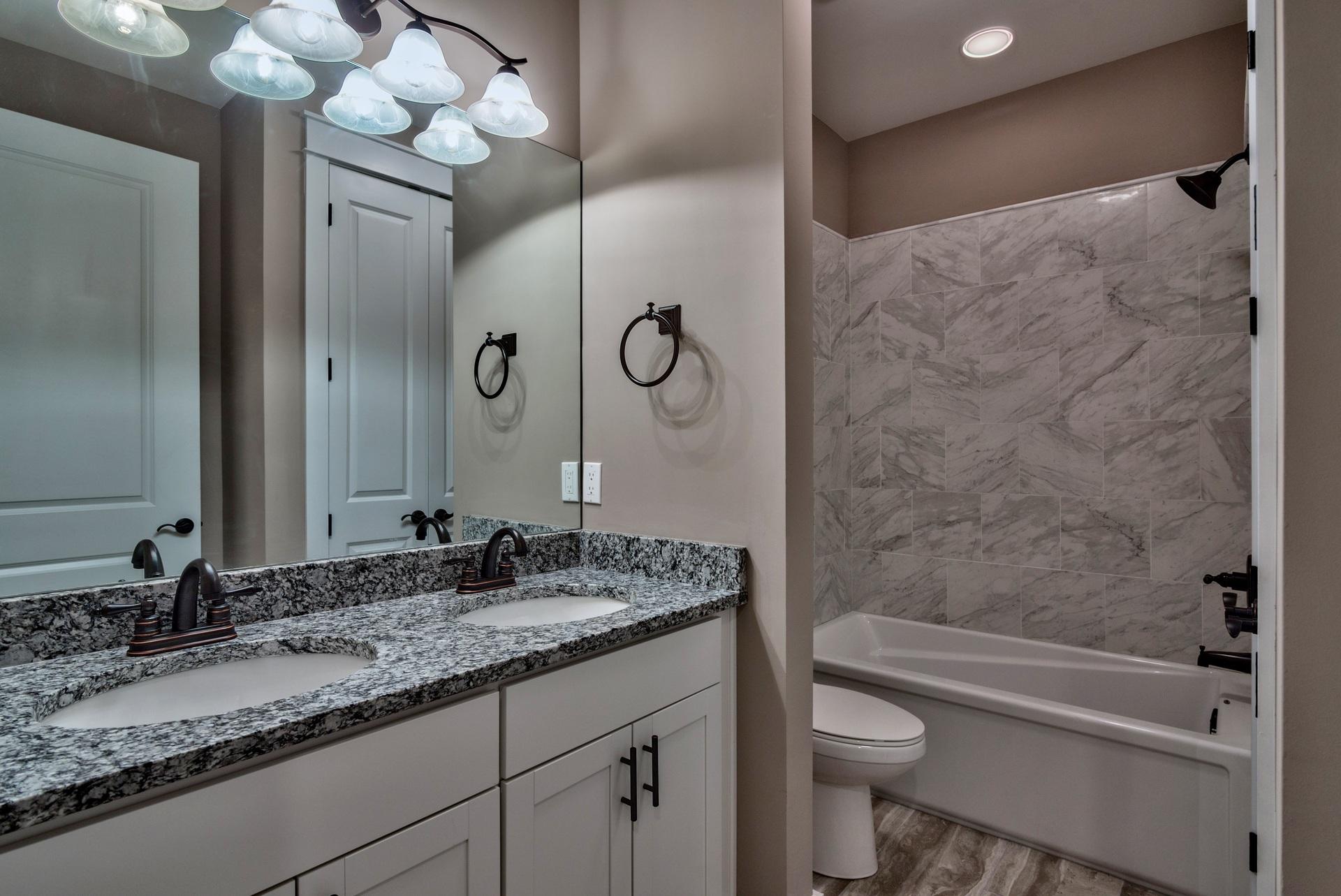 DIAMOND LAKES - Residential