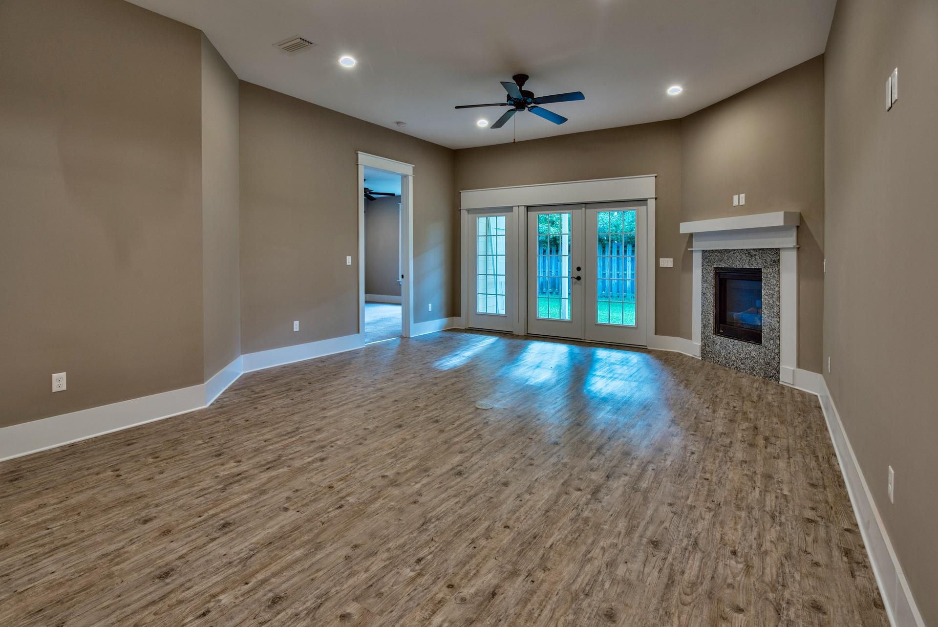 DIAMOND LAKES - Residential