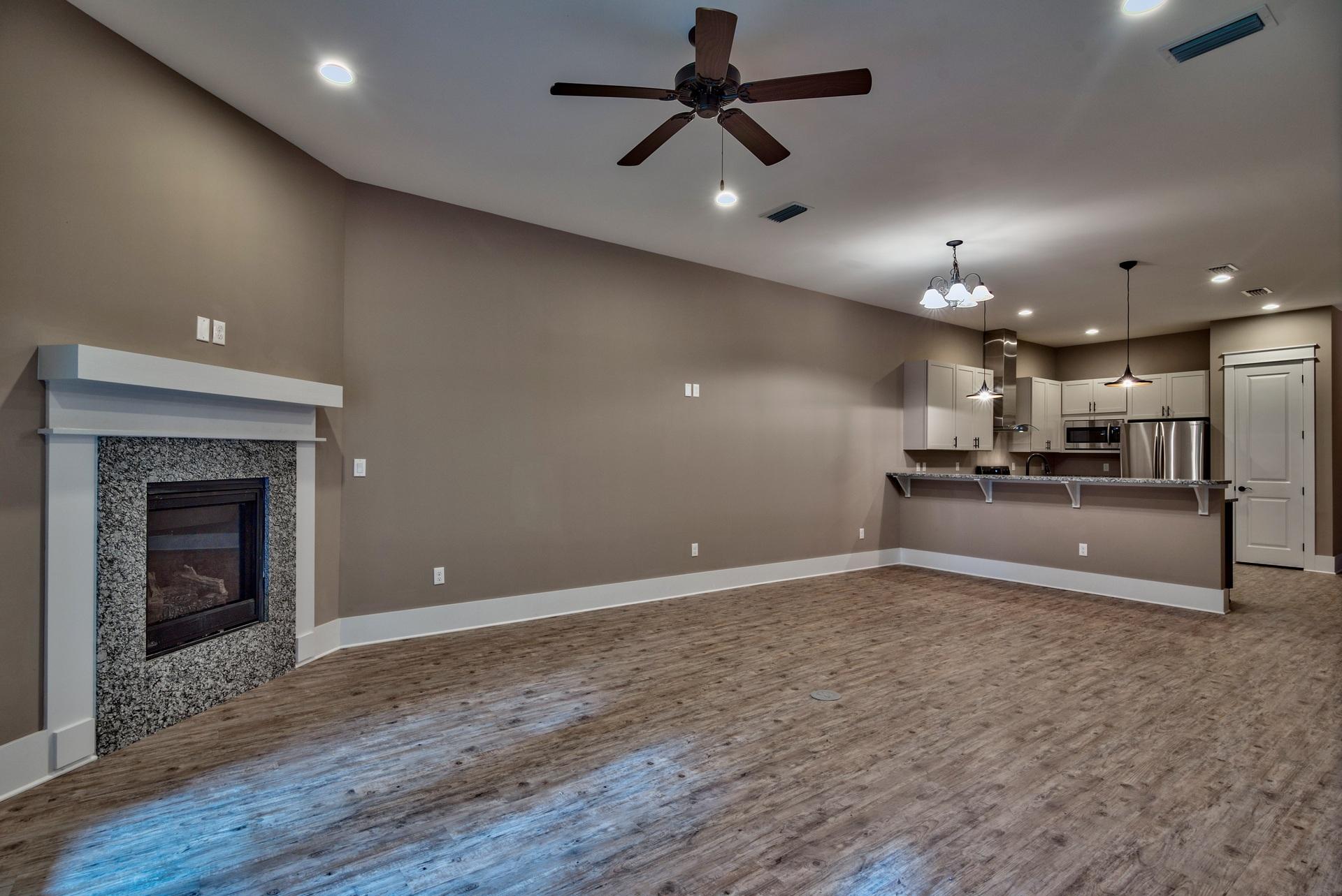 DIAMOND LAKES - Residential