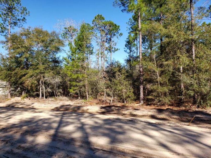 Beautiful residential zoned 0.98 acres of land is ready to be yours. This lot would make a perfect homesite, located in Crestview FL just off of US-90, easy access to schools, shopping, dining and more!