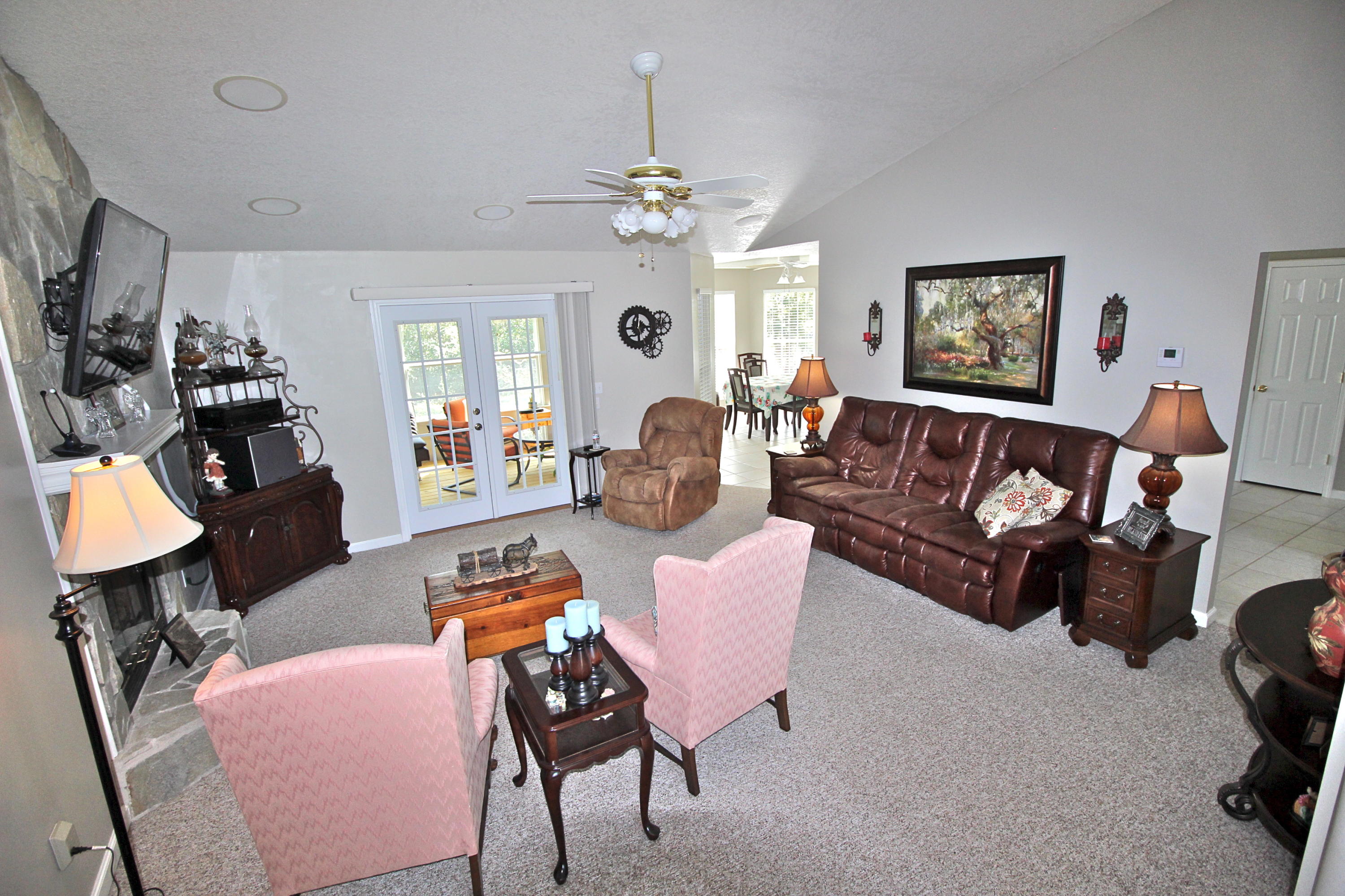 TEN LAKE ESTATES UNIT 1 - Residential