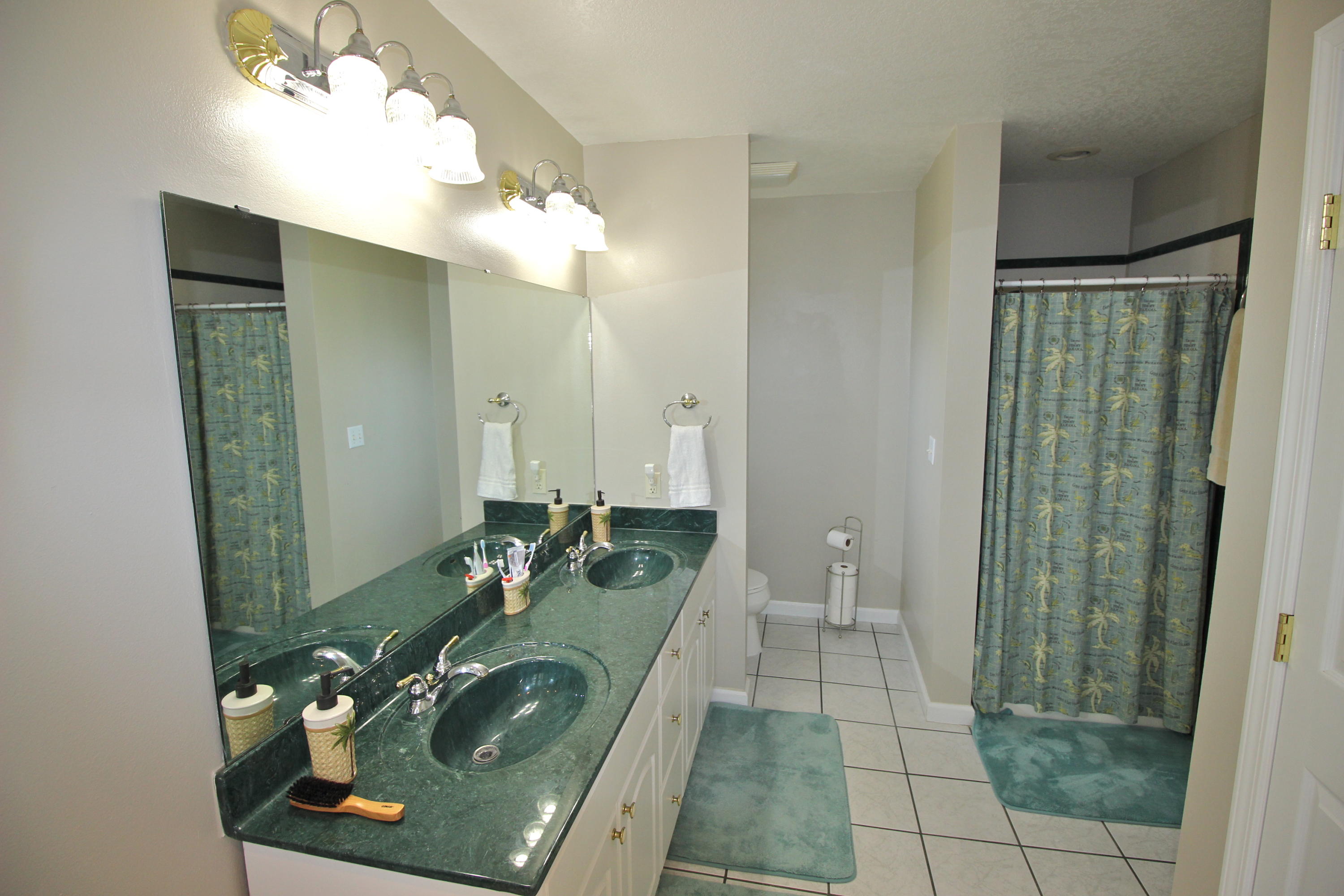 TEN LAKE ESTATES UNIT 1 - Residential