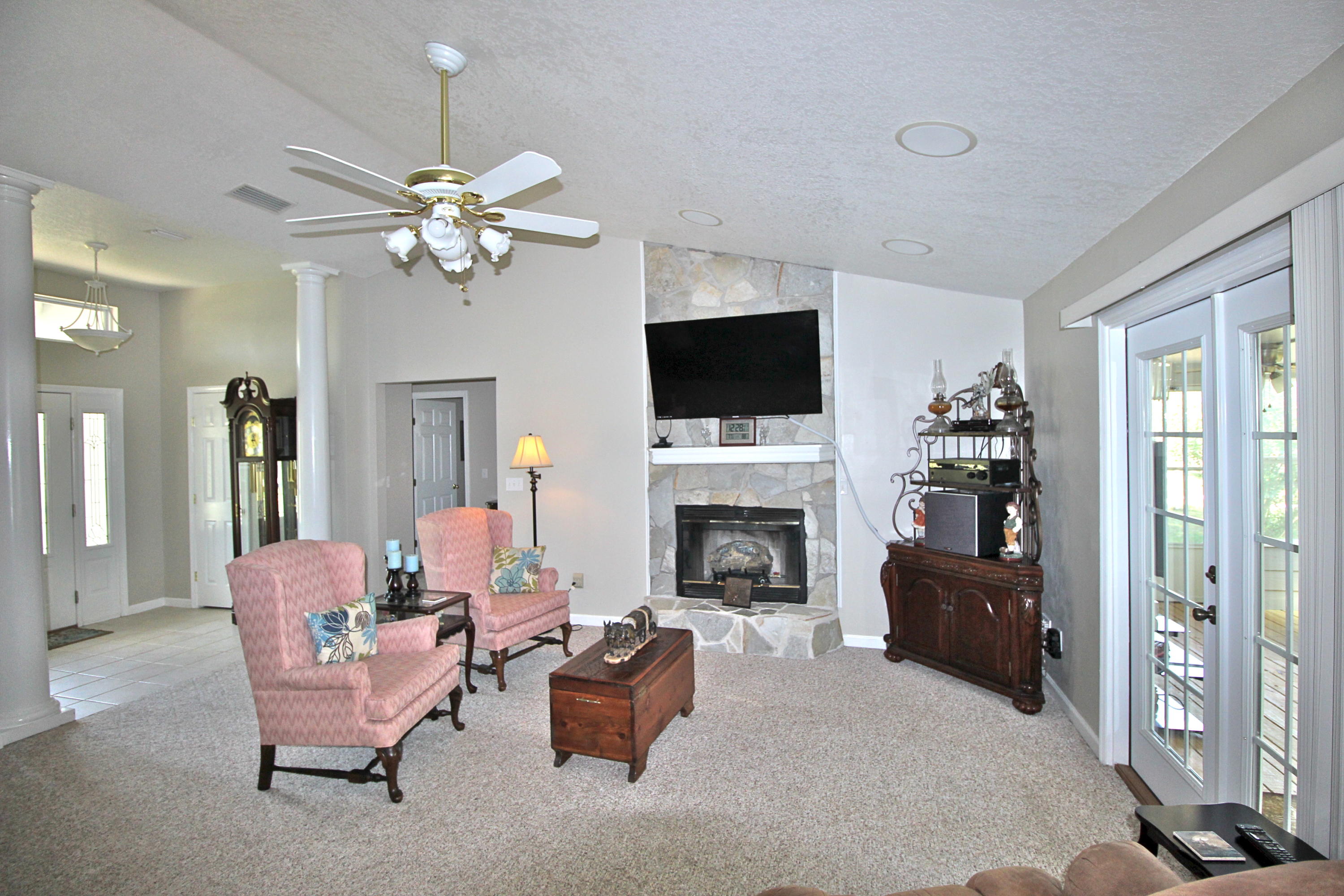 TEN LAKE ESTATES UNIT 1 - Residential