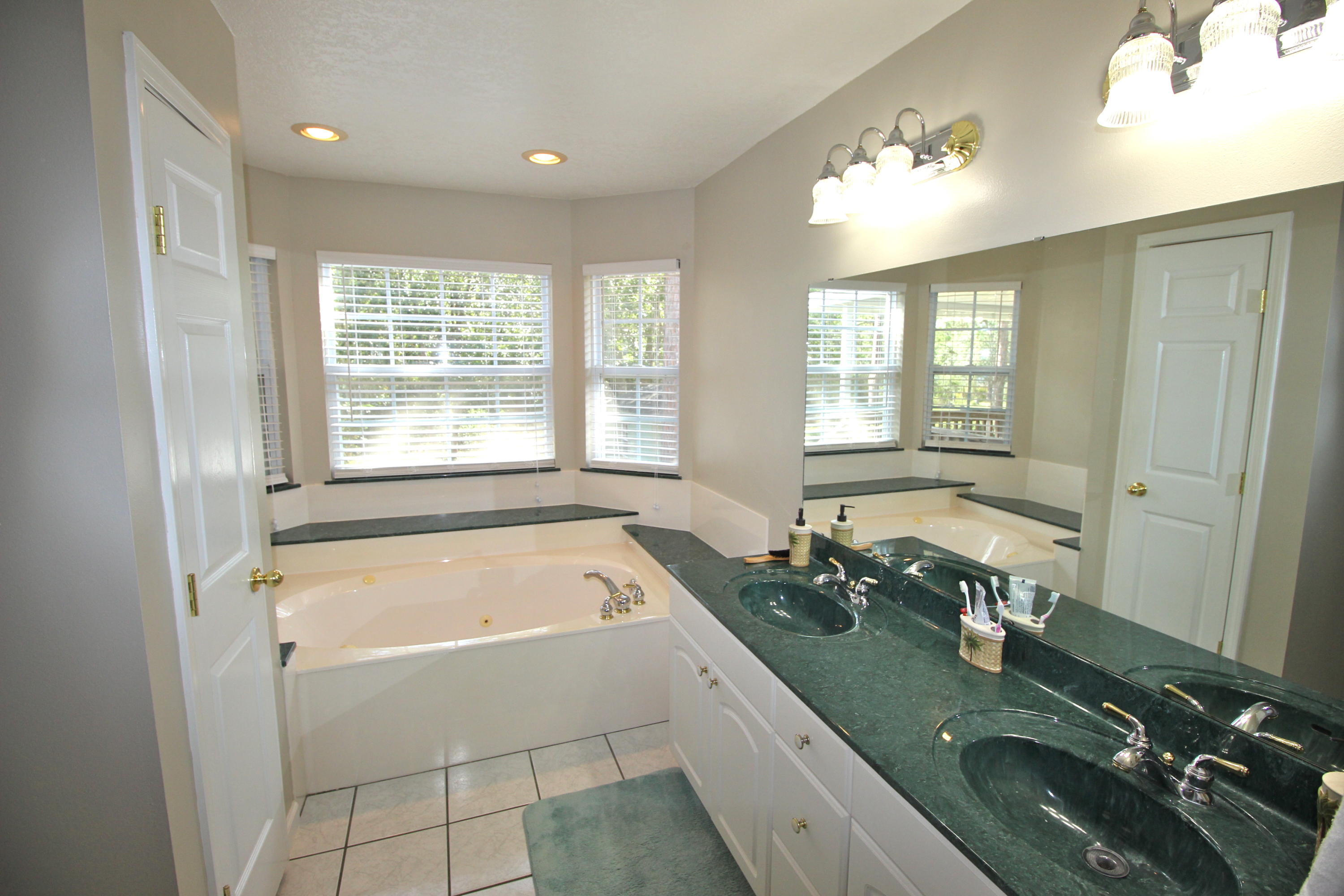 TEN LAKE ESTATES UNIT 1 - Residential