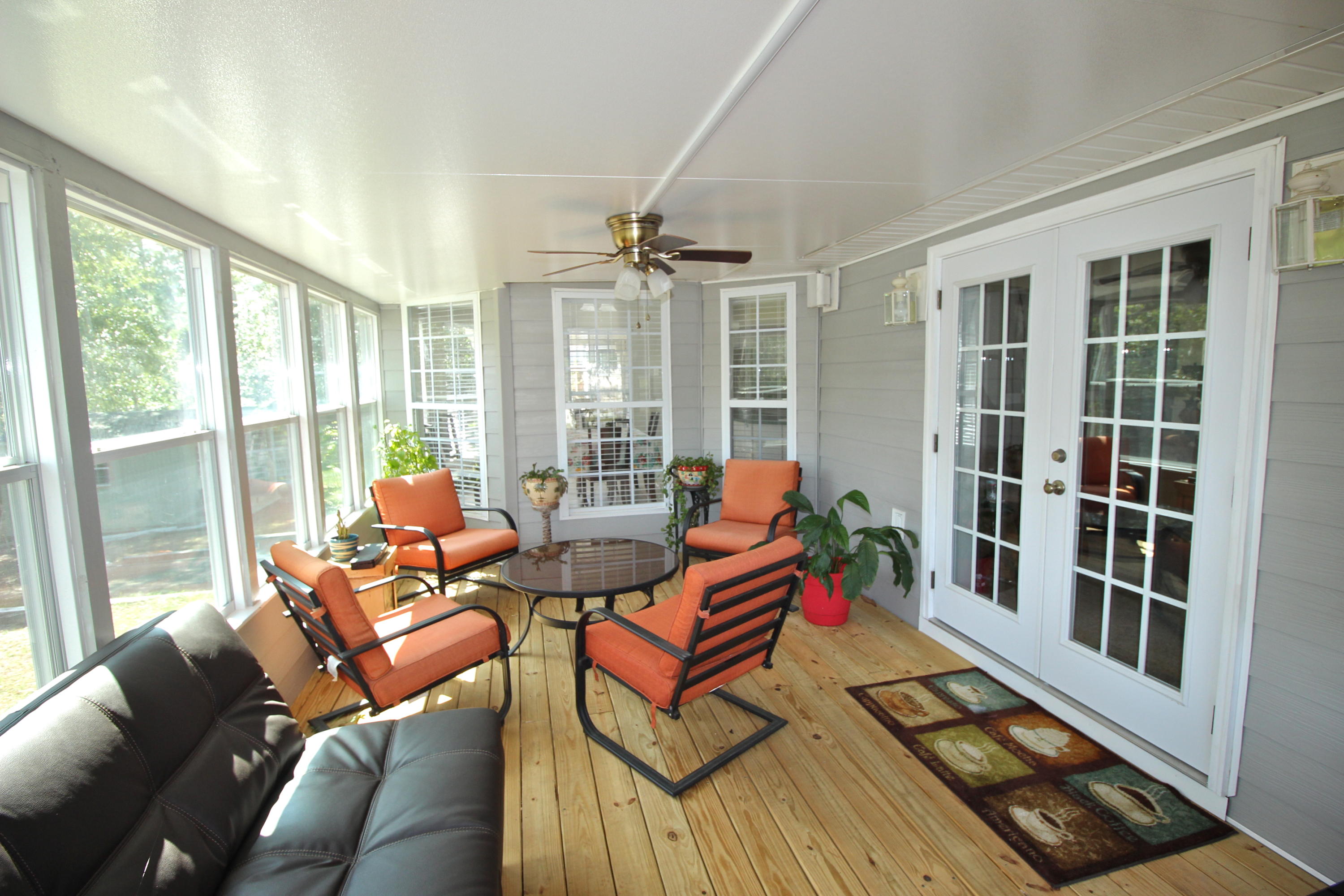 TEN LAKE ESTATES UNIT 1 - Residential