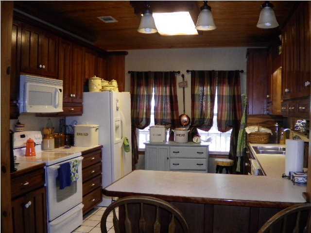 LAURELWOOD ESTATES - Residential