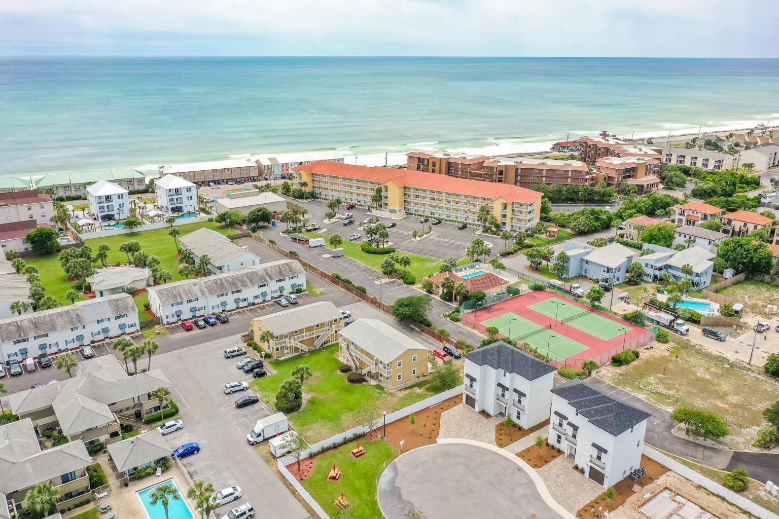 HIDDEN PALMS - Residential