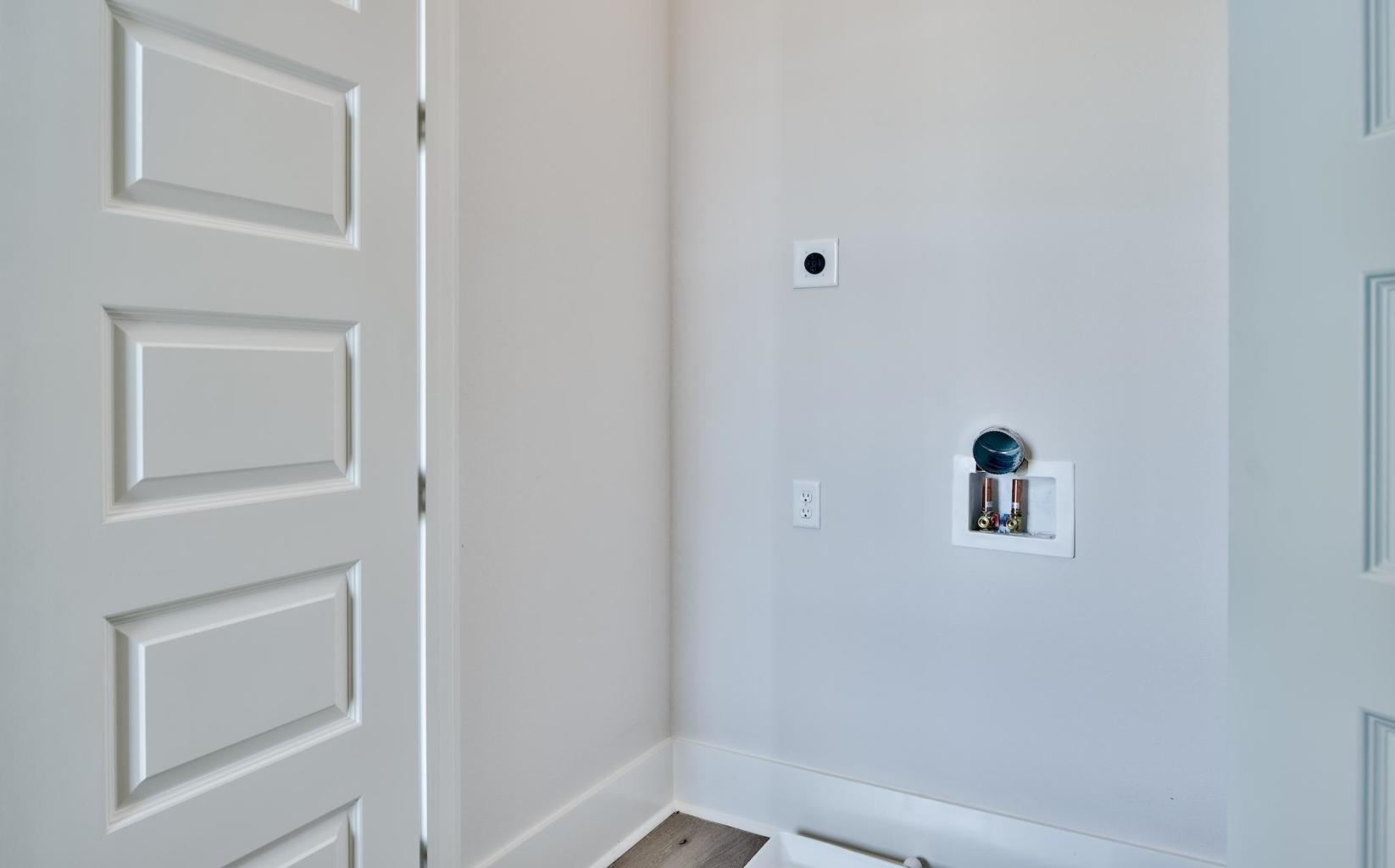 HIDDEN PALMS - Residential