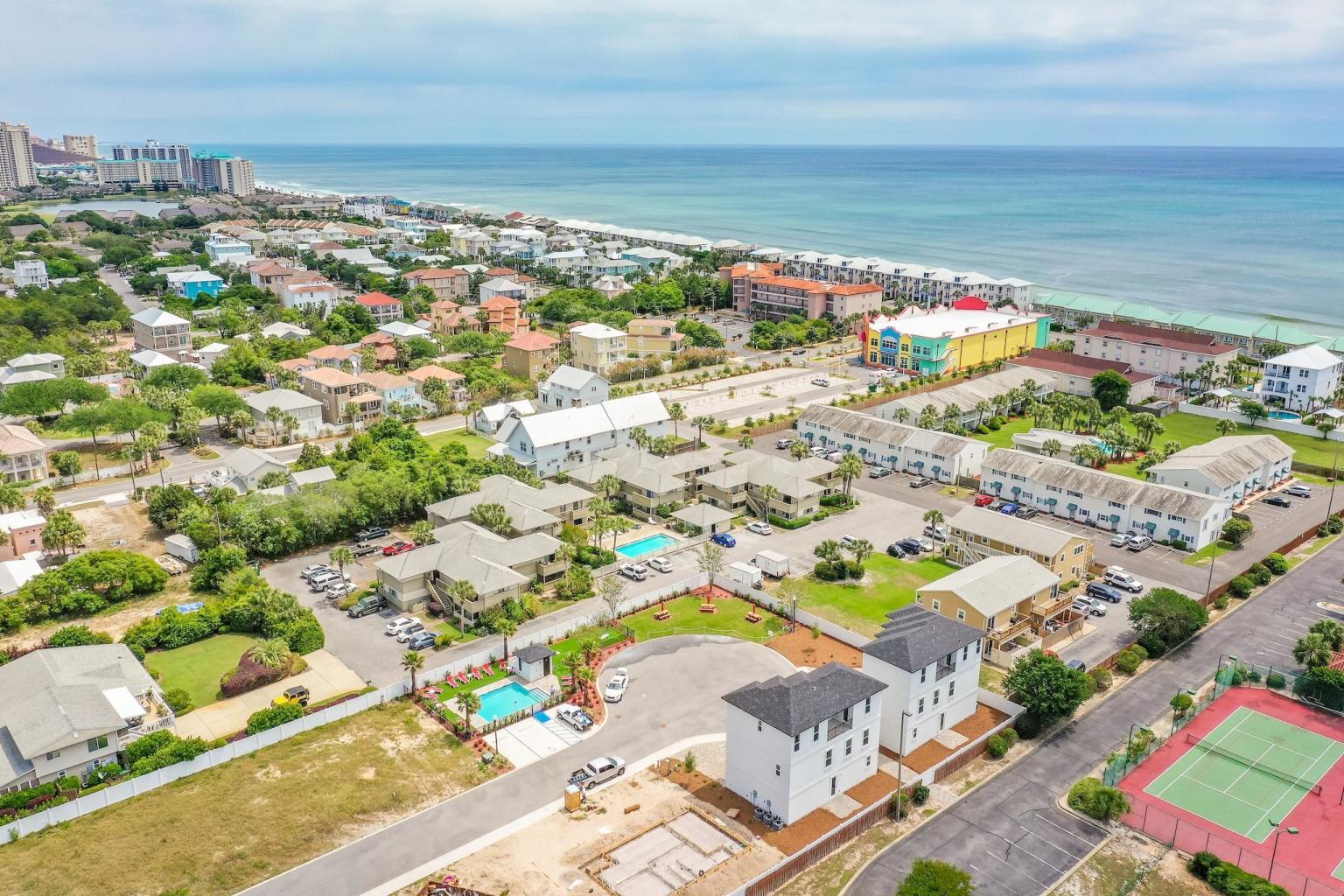 HIDDEN PALMS - Residential