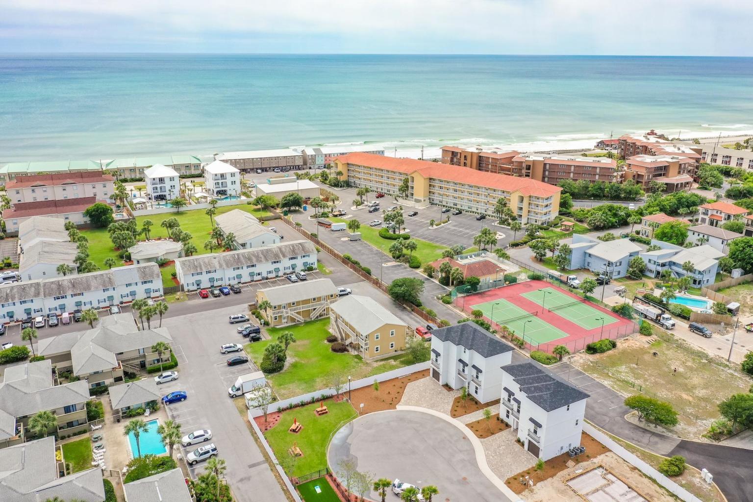 HIDDEN PALMS - Residential