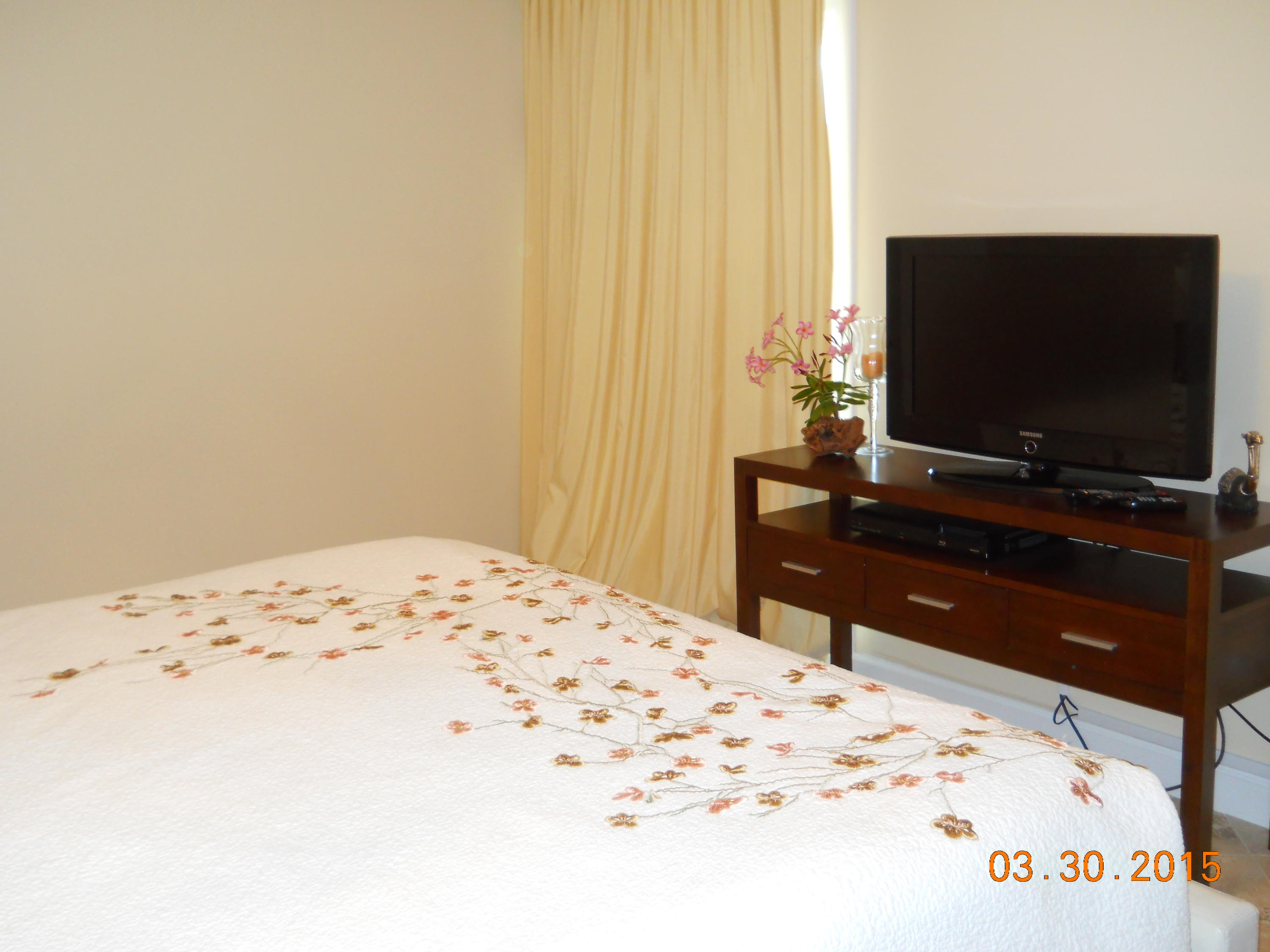 LAKEVIEW CONDO - Residential Lease