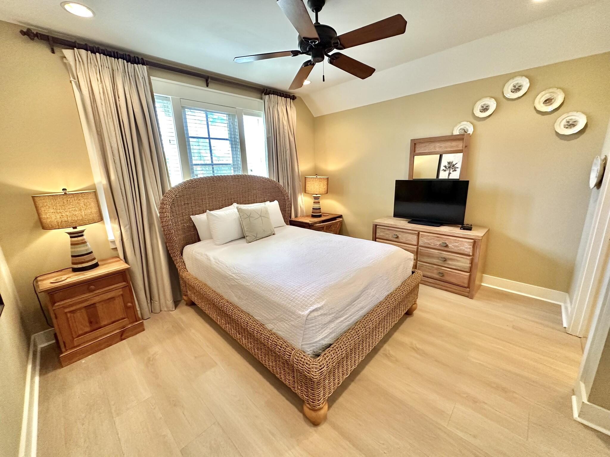 BUNGALOS AT SANDESTIN - Residential