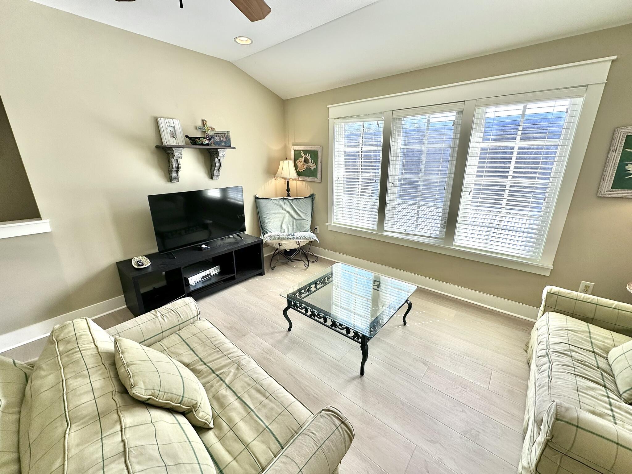 BUNGALOS AT SANDESTIN - Residential