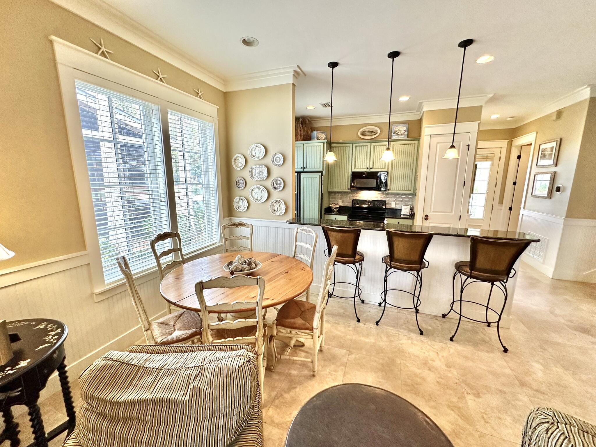 BUNGALOS AT SANDESTIN - Residential