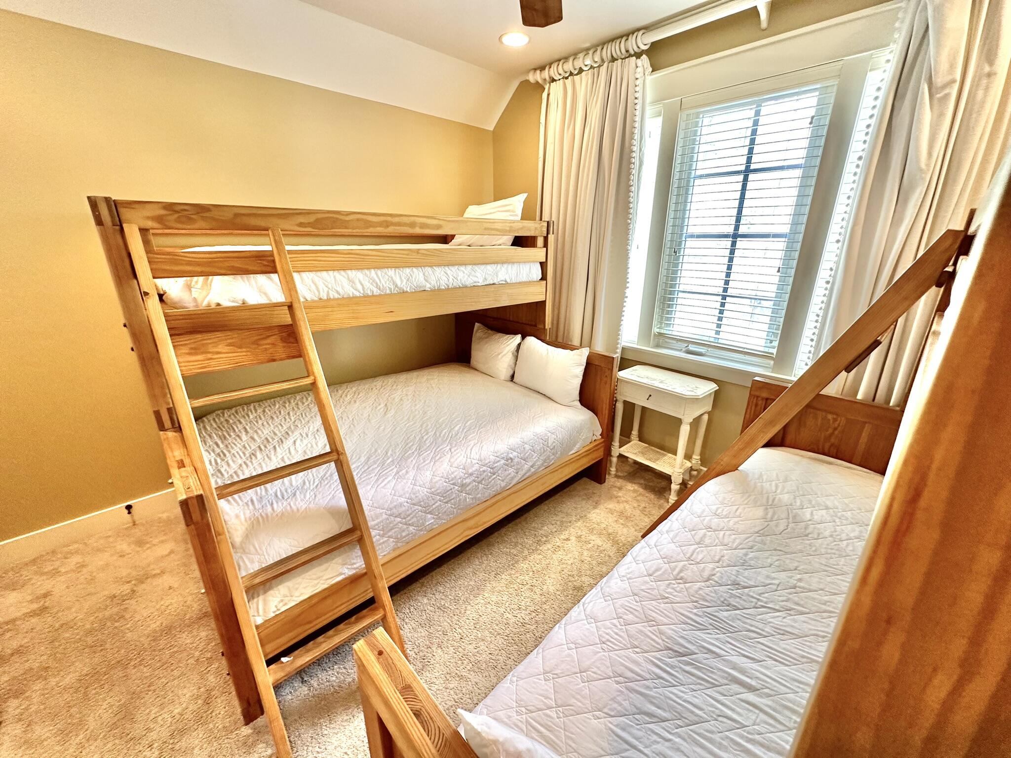 BUNGALOS AT SANDESTIN - Residential