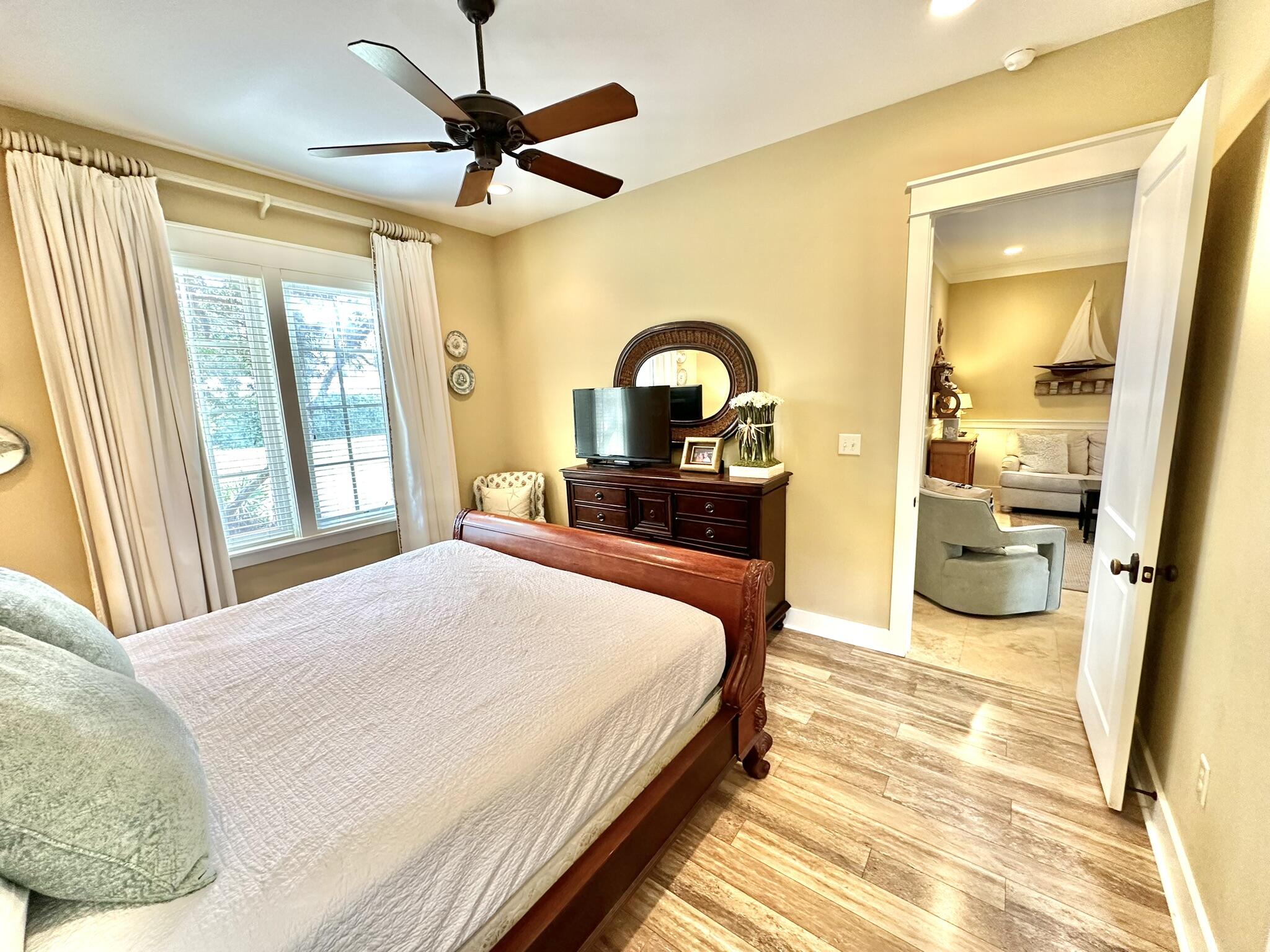 BUNGALOS AT SANDESTIN - Residential