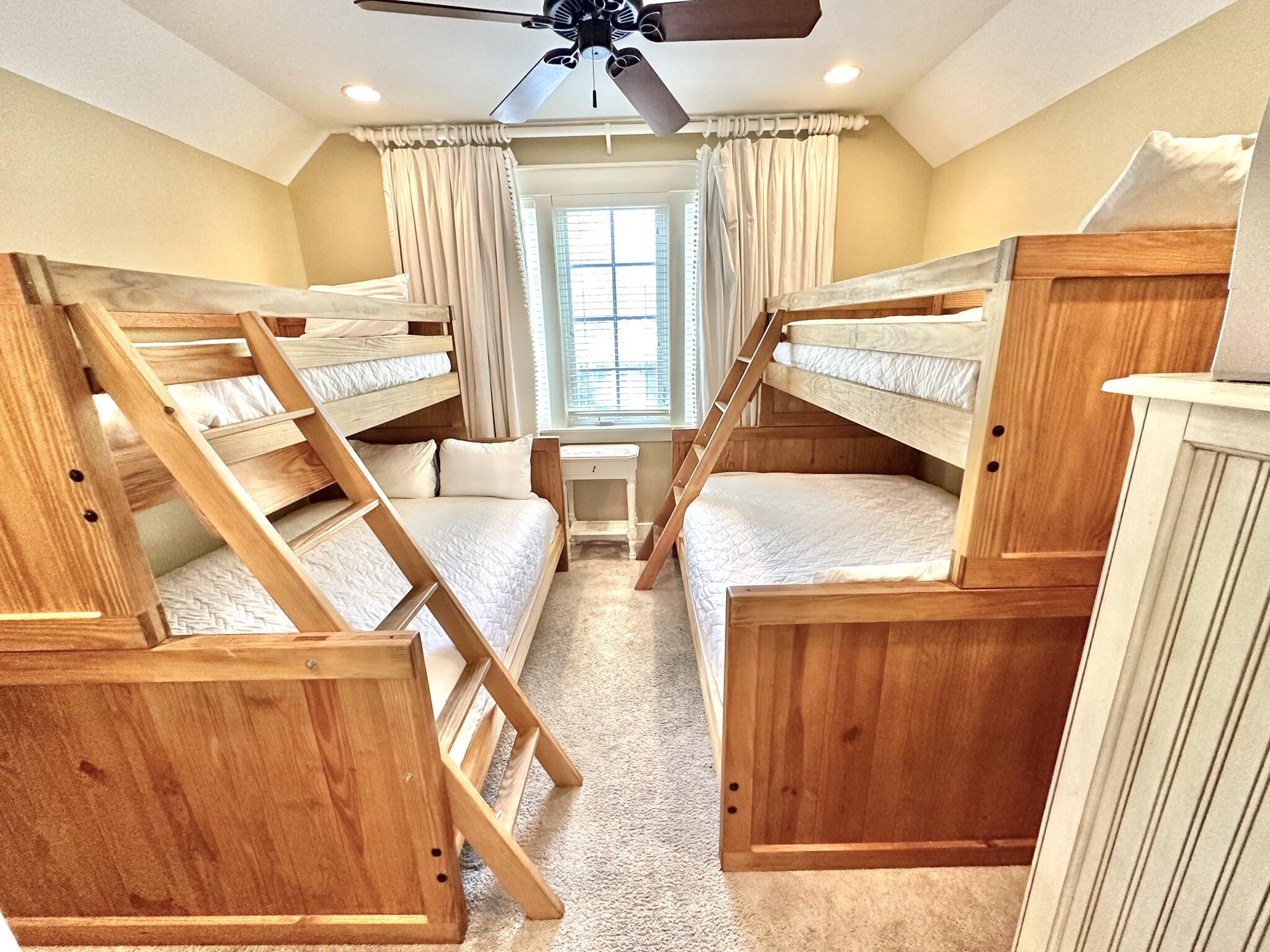 BUNGALOS AT SANDESTIN - Residential