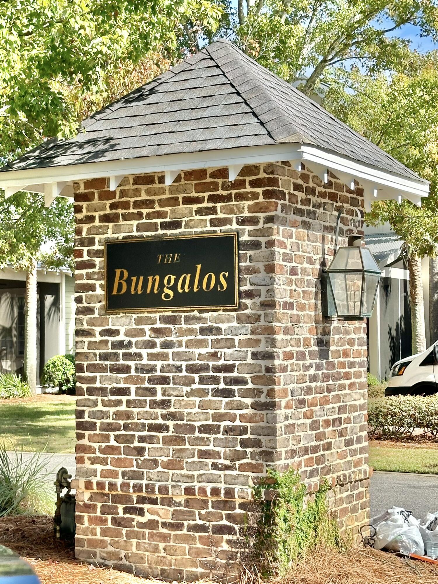 BUNGALOS AT SANDESTIN - Residential