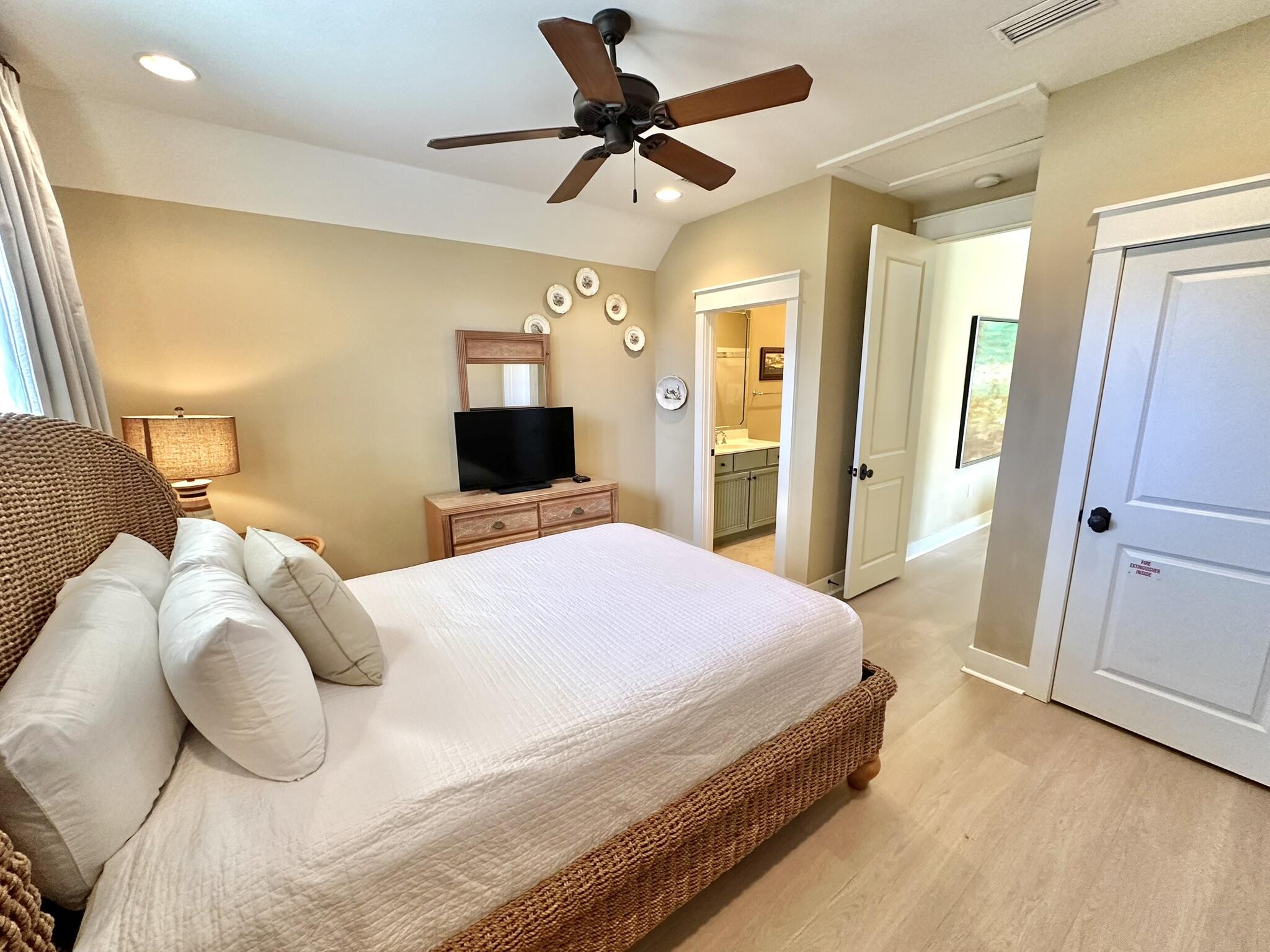 BUNGALOS AT SANDESTIN - Residential