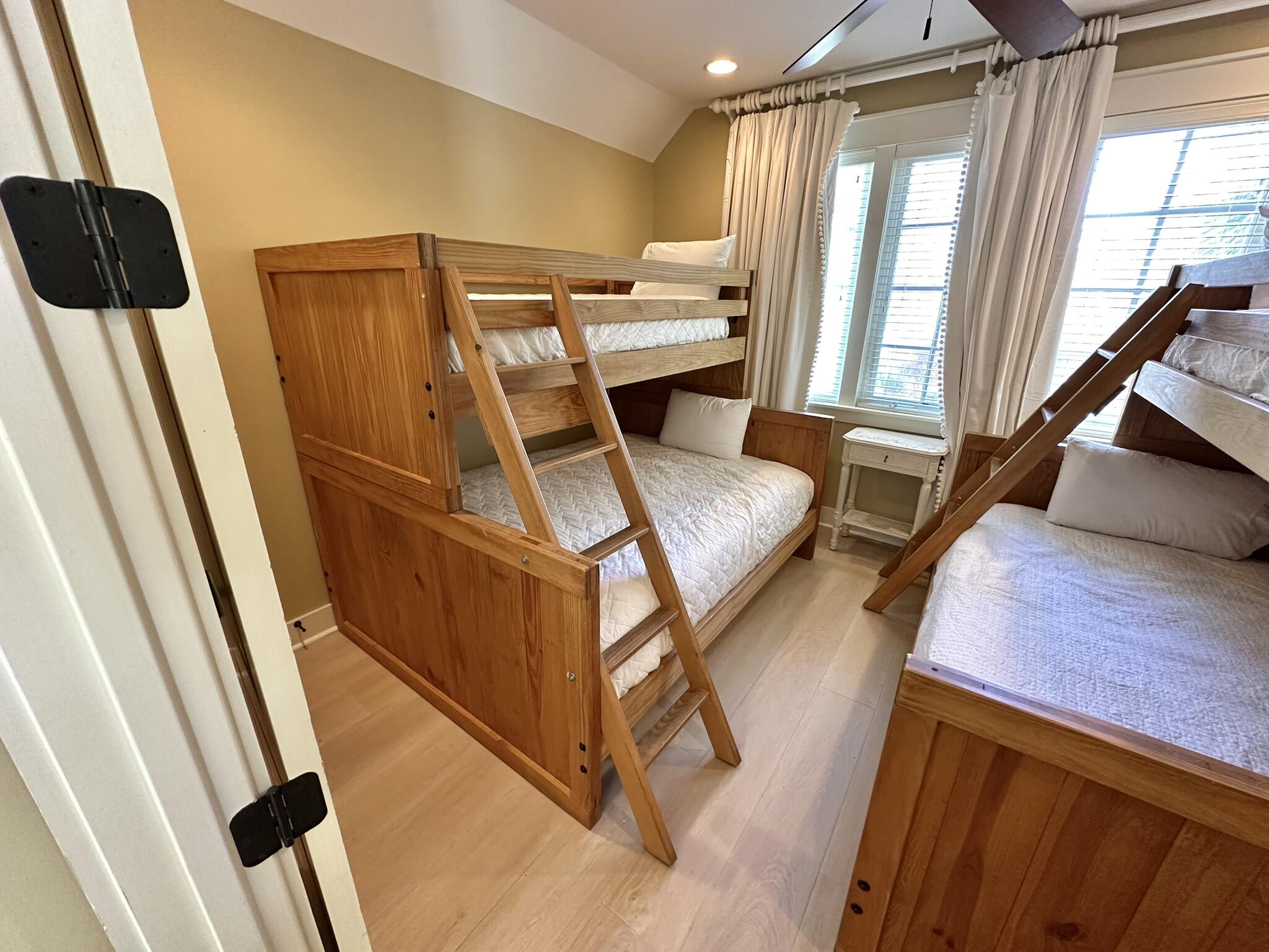 BUNGALOS AT SANDESTIN - Residential