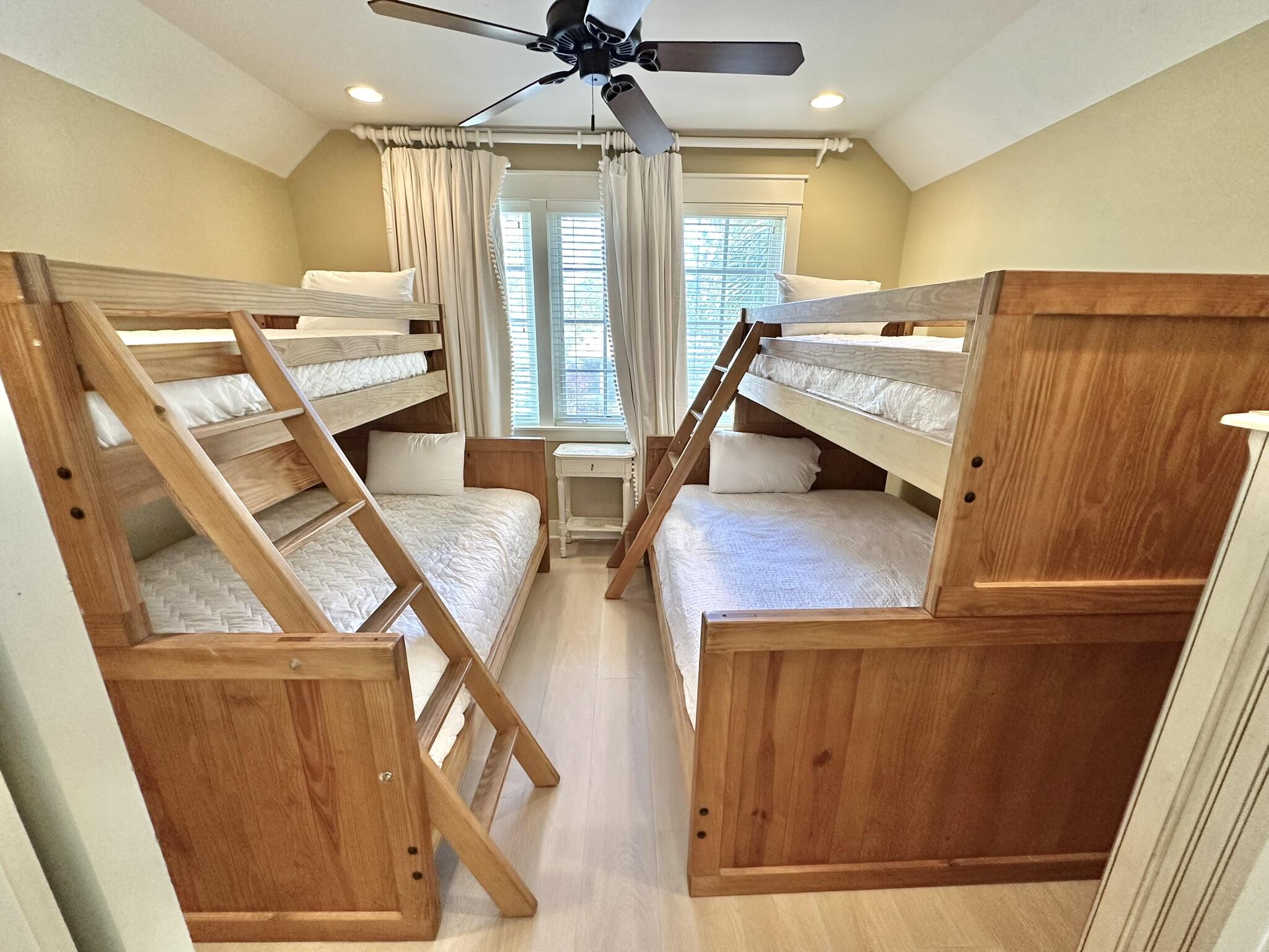 BUNGALOS AT SANDESTIN - Residential