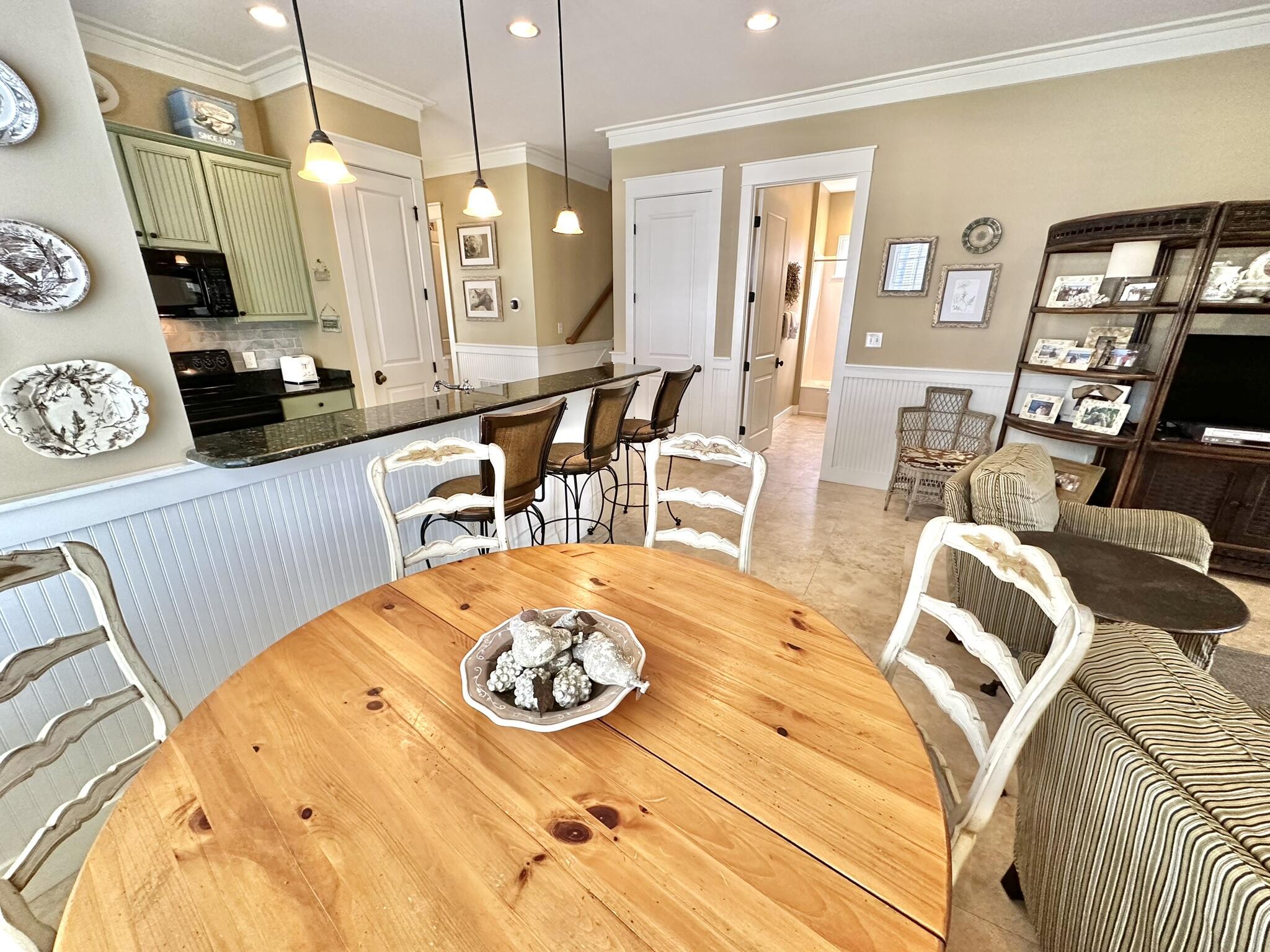 BUNGALOS AT SANDESTIN - Residential