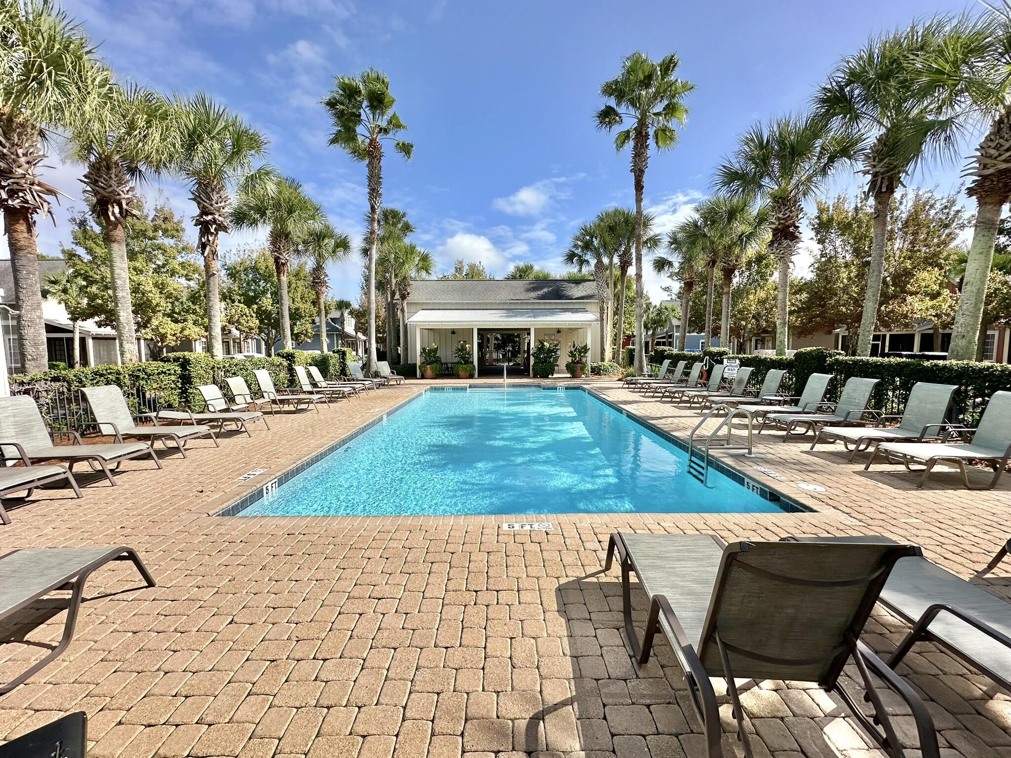 BUNGALOS AT SANDESTIN - Residential