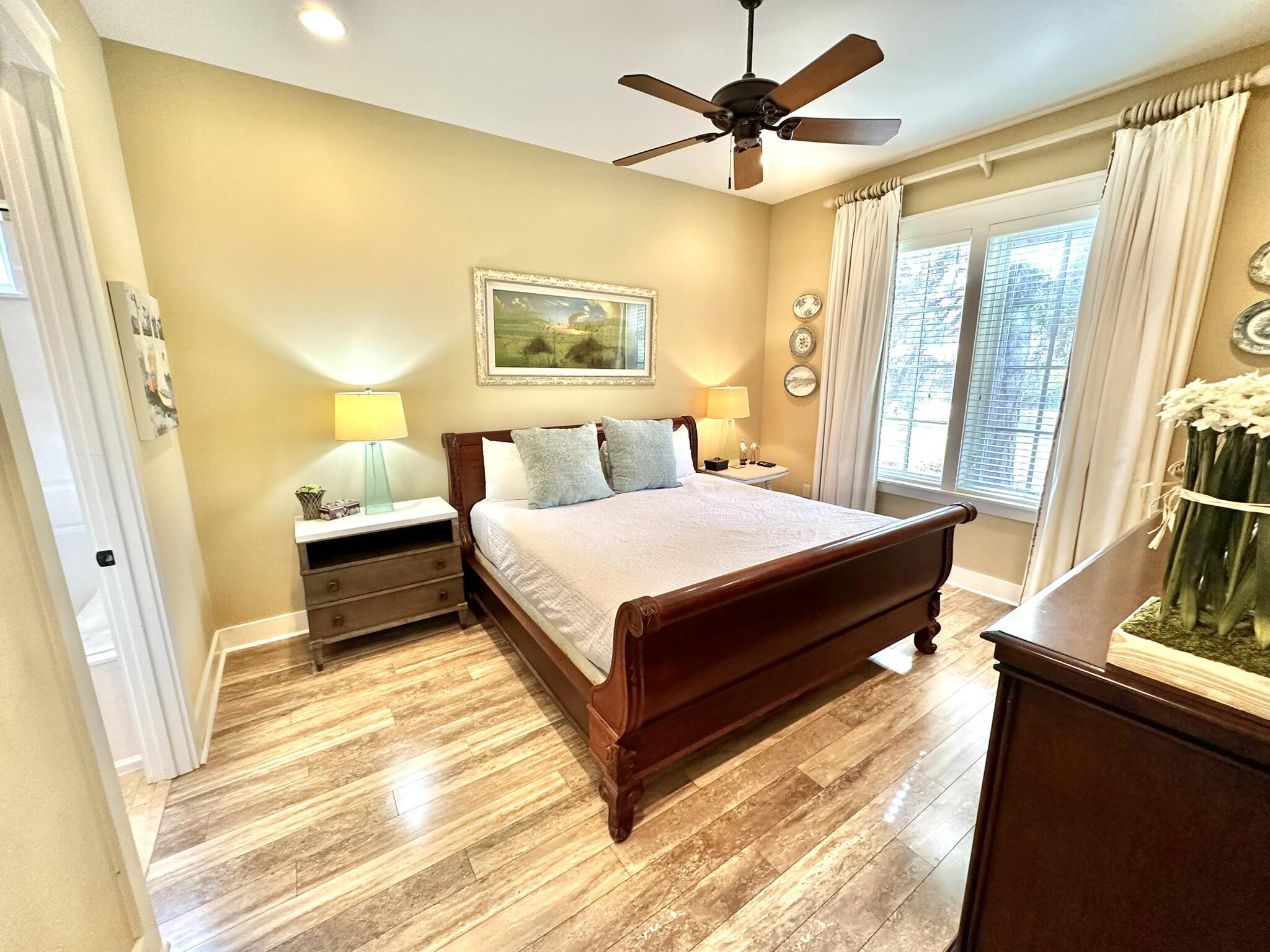 BUNGALOS AT SANDESTIN - Residential