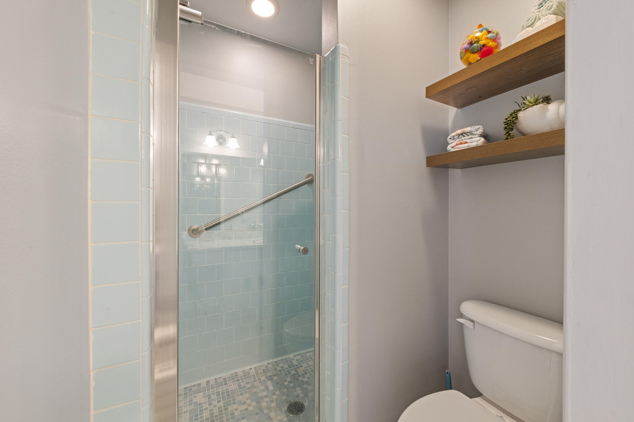 CAROL ANNE MANOR - Residential