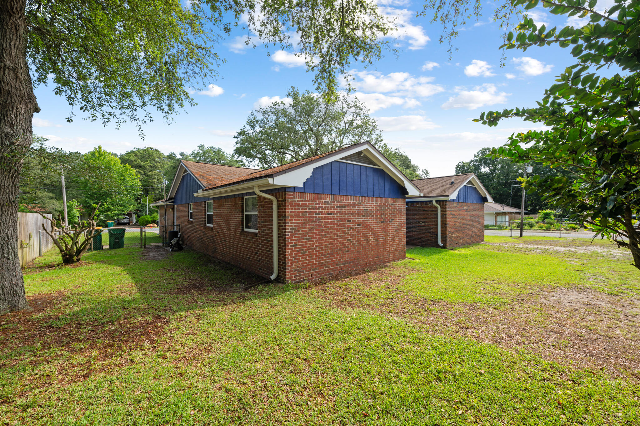 CAROL ANNE MANOR - Residential
