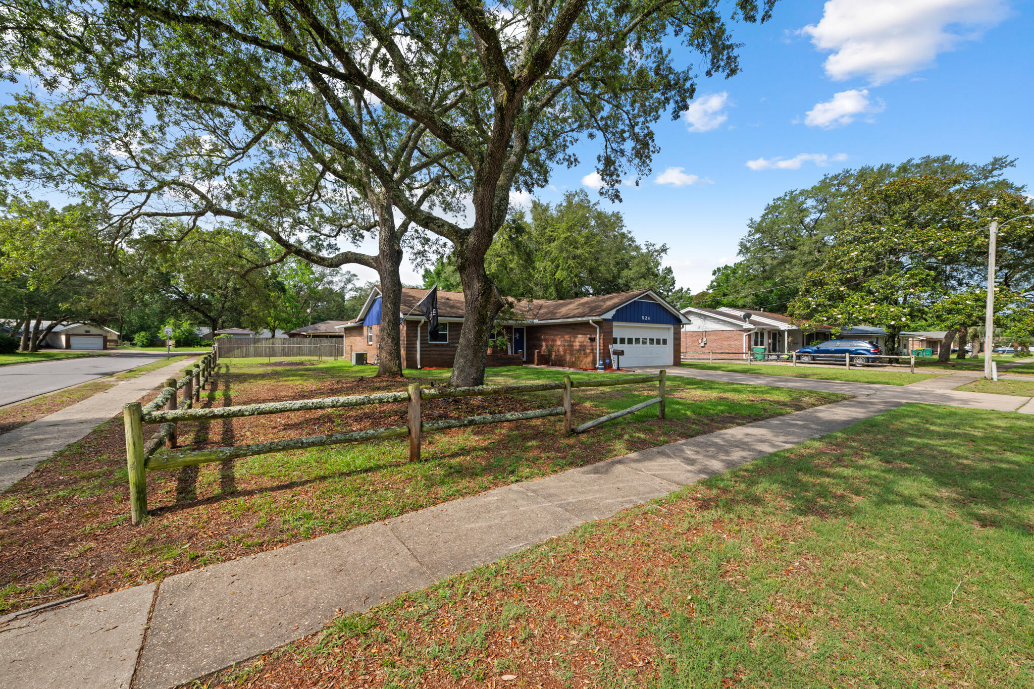 CAROL ANNE MANOR - Residential