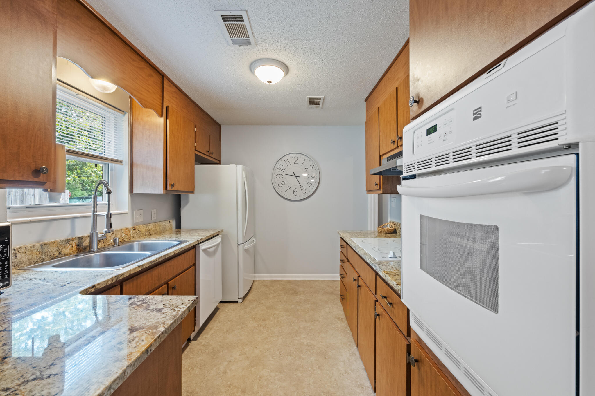 CAROL ANNE MANOR - Residential