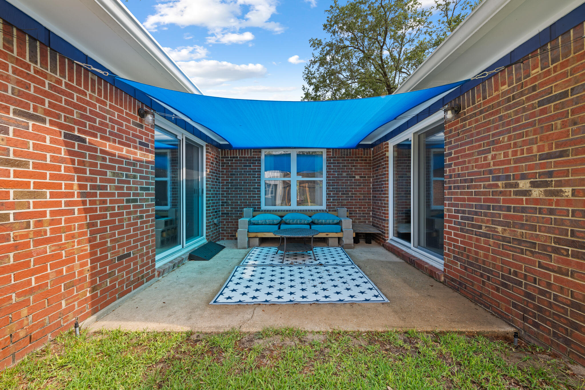 CAROL ANNE MANOR - Residential