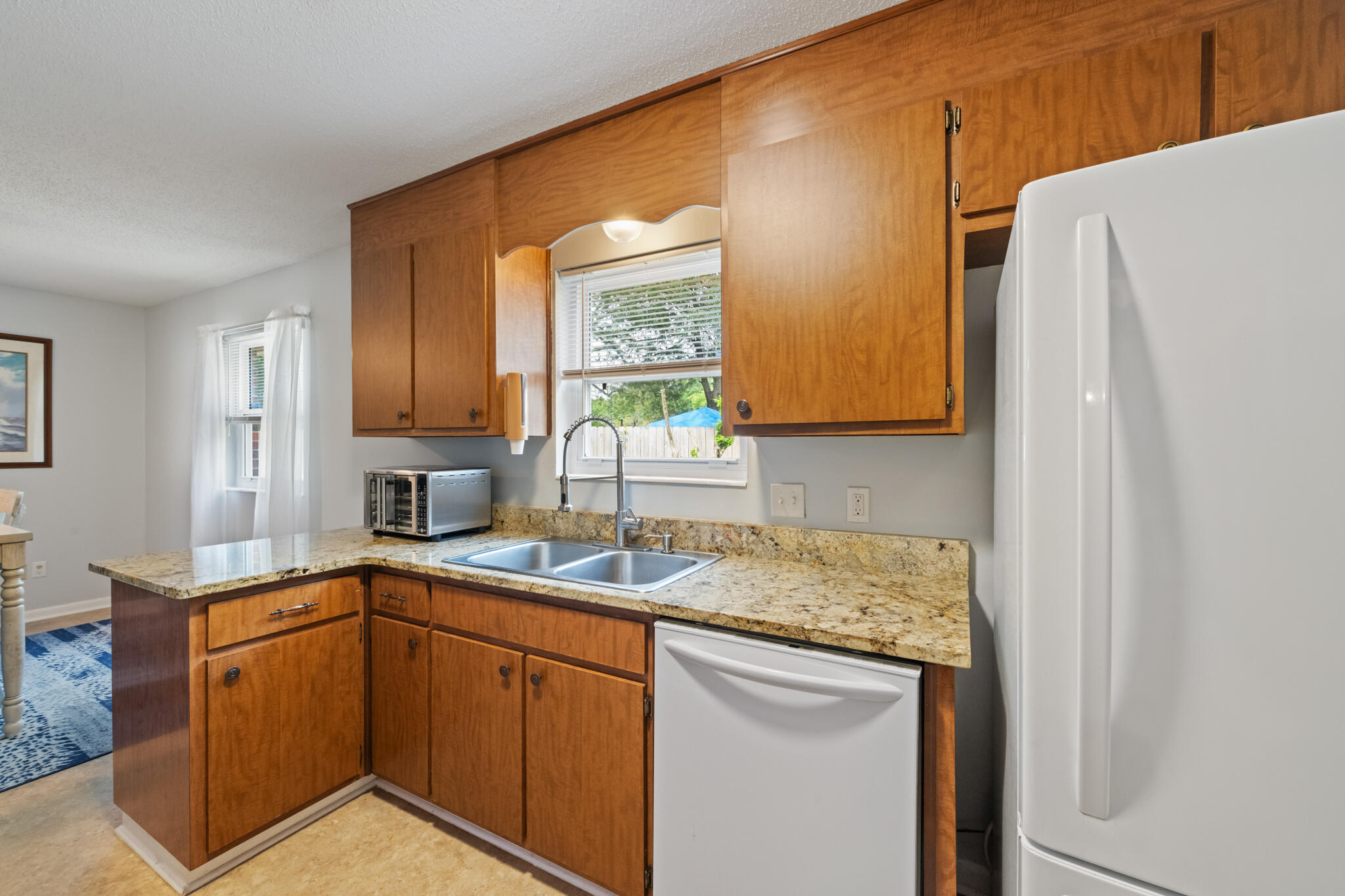 CAROL ANNE MANOR - Residential