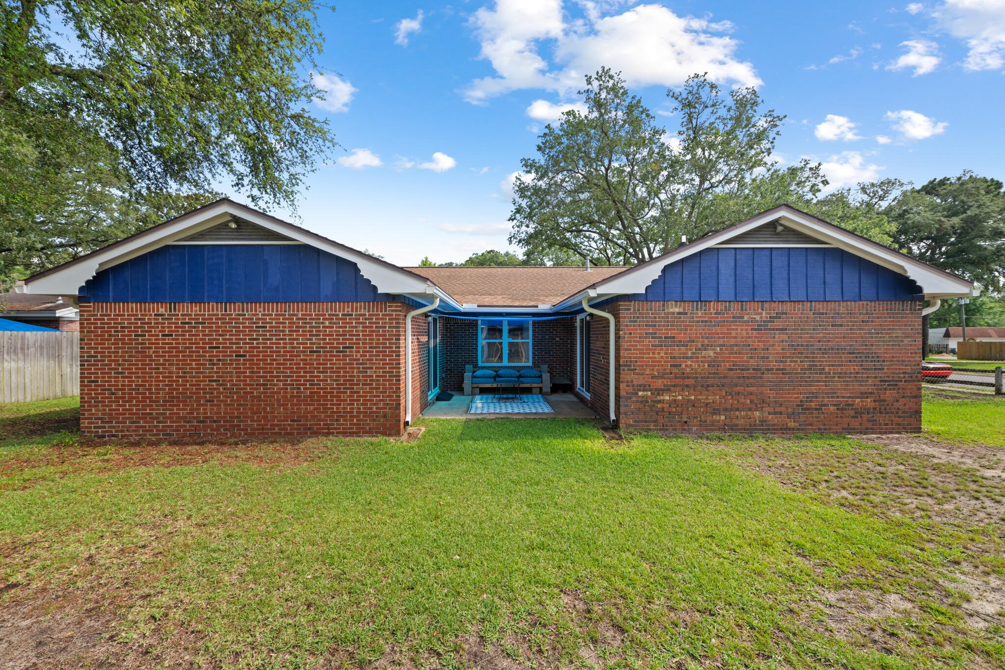 CAROL ANNE MANOR - Residential