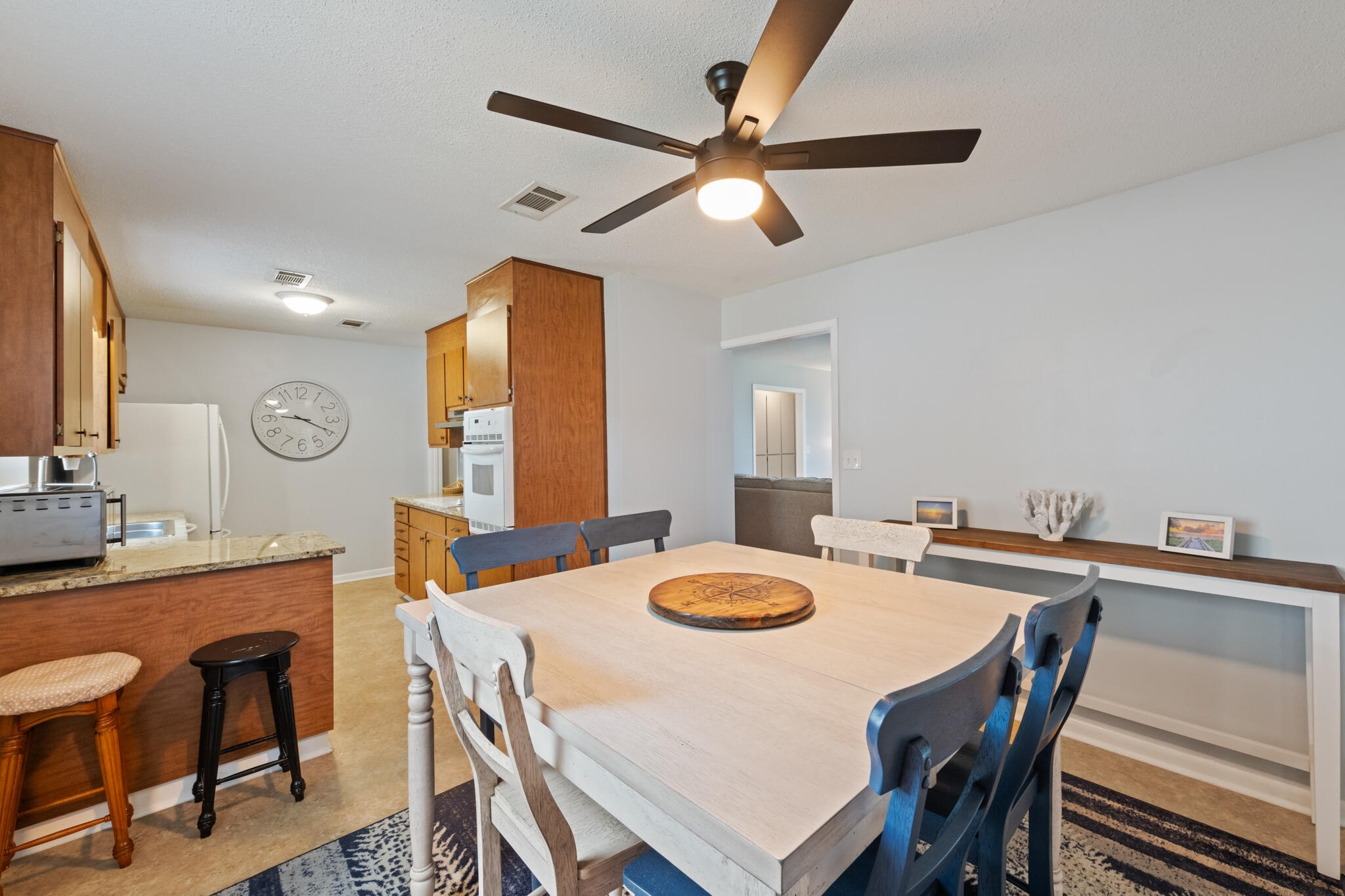 CAROL ANNE MANOR - Residential