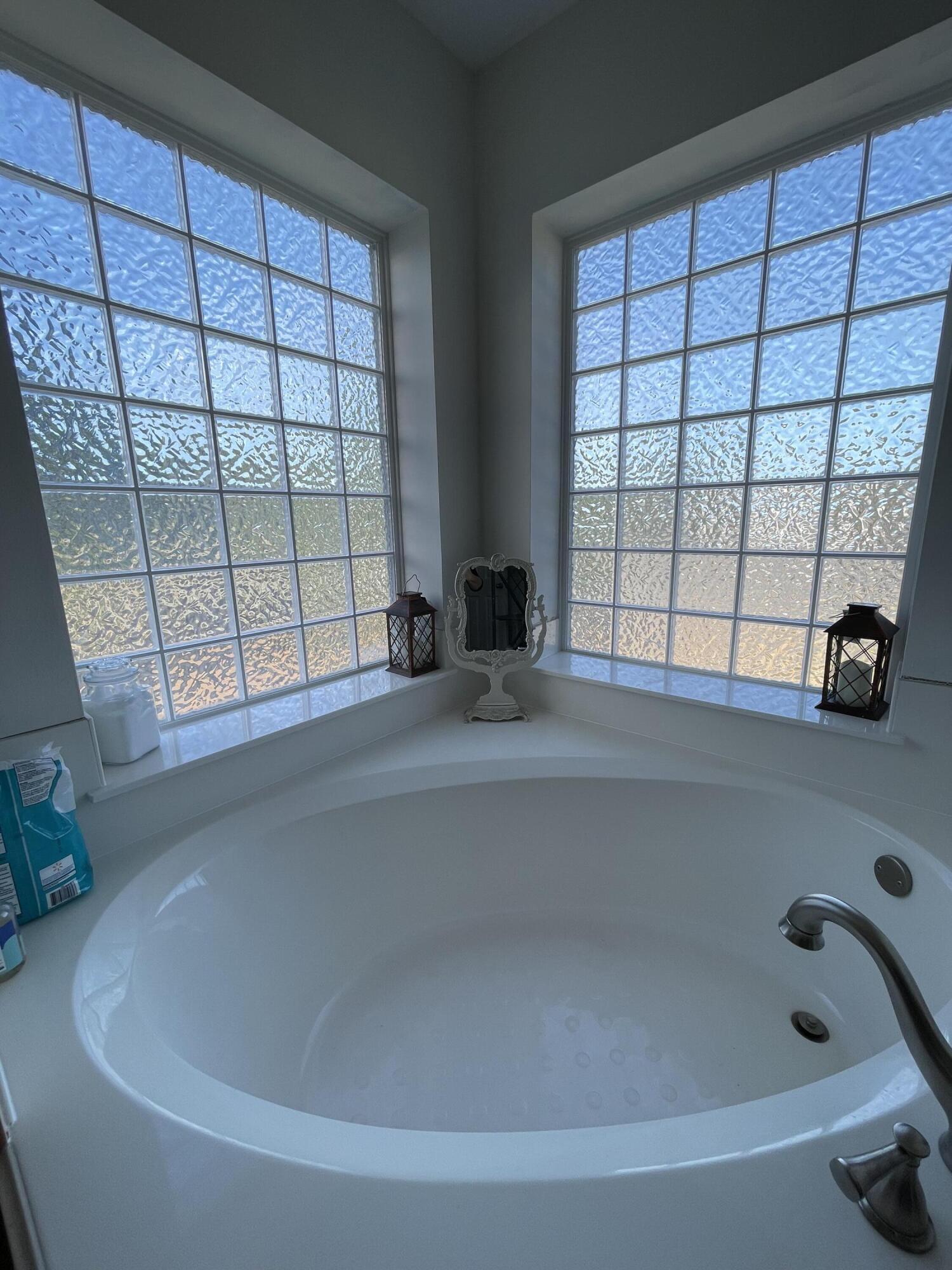 New Mary Esther 242300.10 - Residential Lease