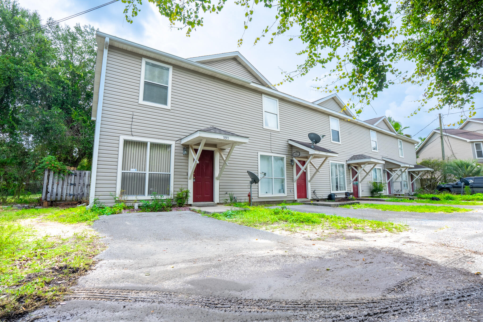 Welcome to this beautiful townhouse centrally located in FWB, short drive to Eglin and Hurlburt Airforce bases, and the beautiful Gulf Coast beaches. The property has recently been painted and outfitted with new fixtures. Large kitchen and private back deck. 2023 HVAC system and 2020 roof. This is a perfect first time purchase or investment opportunity.