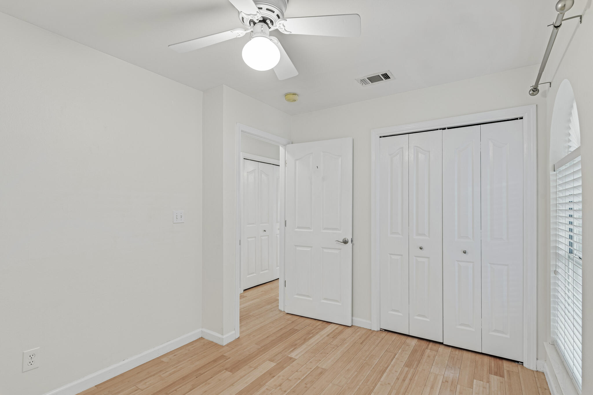 OAK HARBOUR T/H VILLAS - Residential