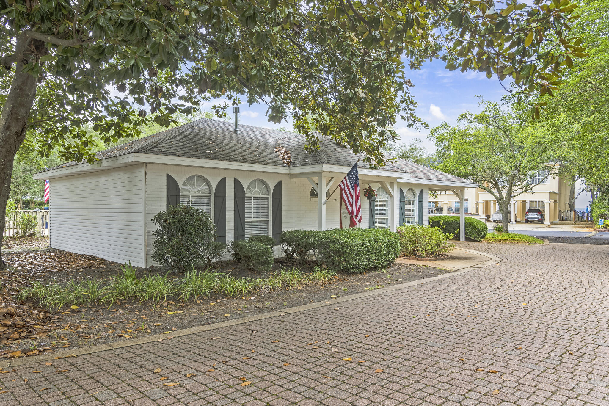 OAK HARBOUR T/H VILLAS - Residential