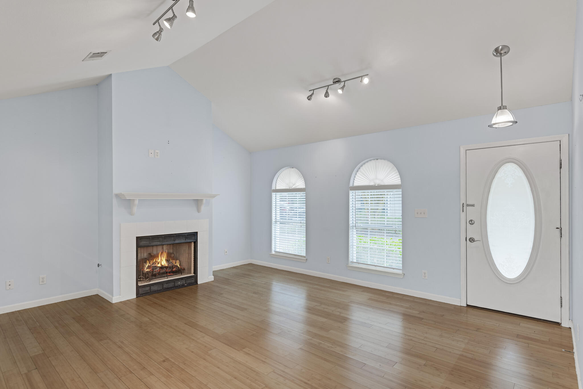 OAK HARBOUR T/H VILLAS - Residential