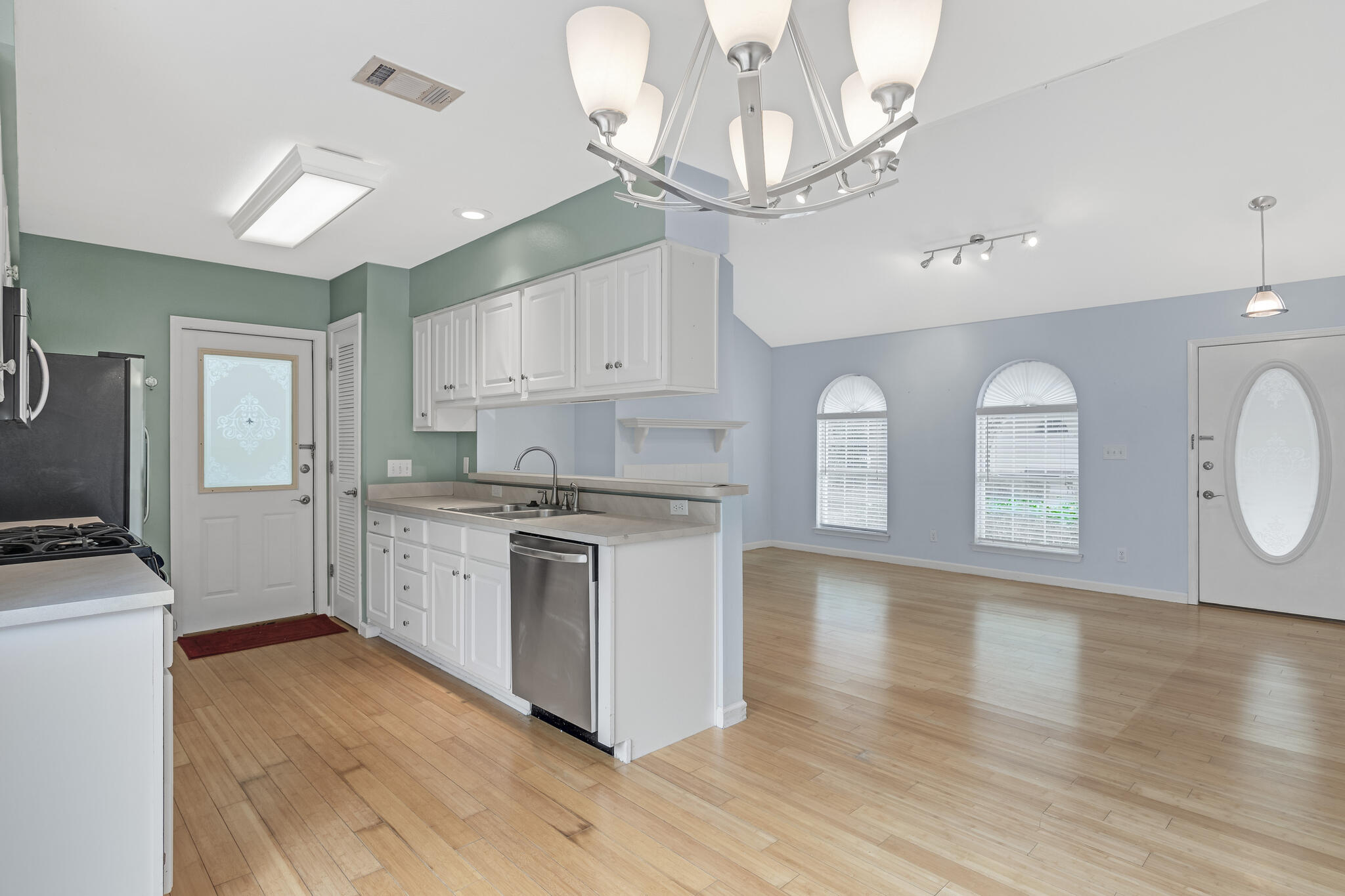 OAK HARBOUR T/H VILLAS - Residential