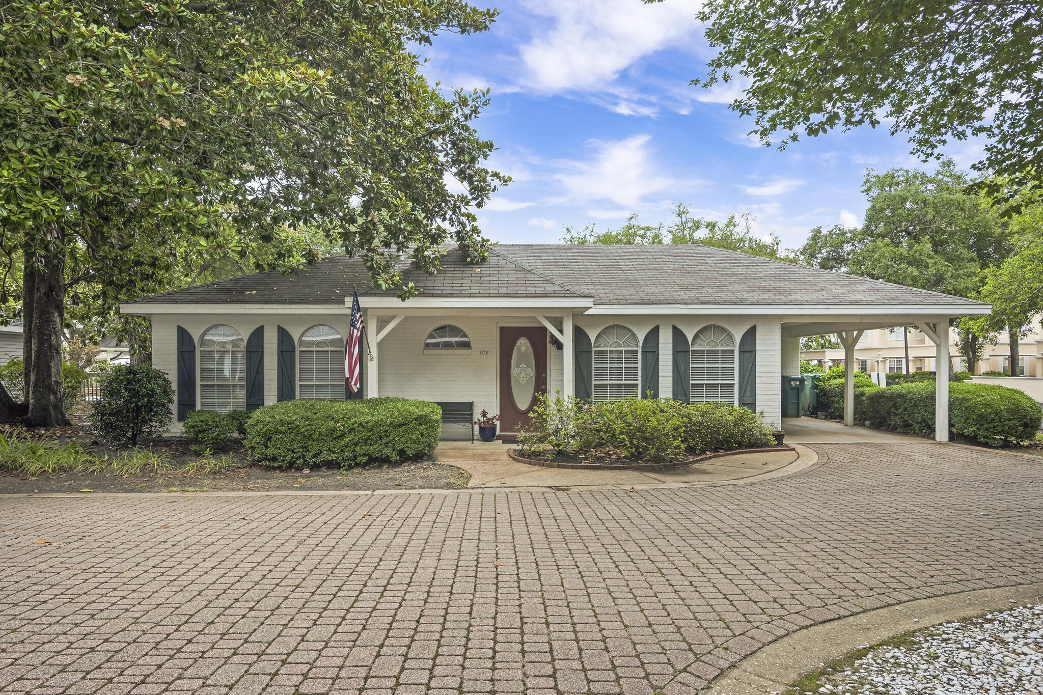 OAK HARBOUR T/H VILLAS - Residential