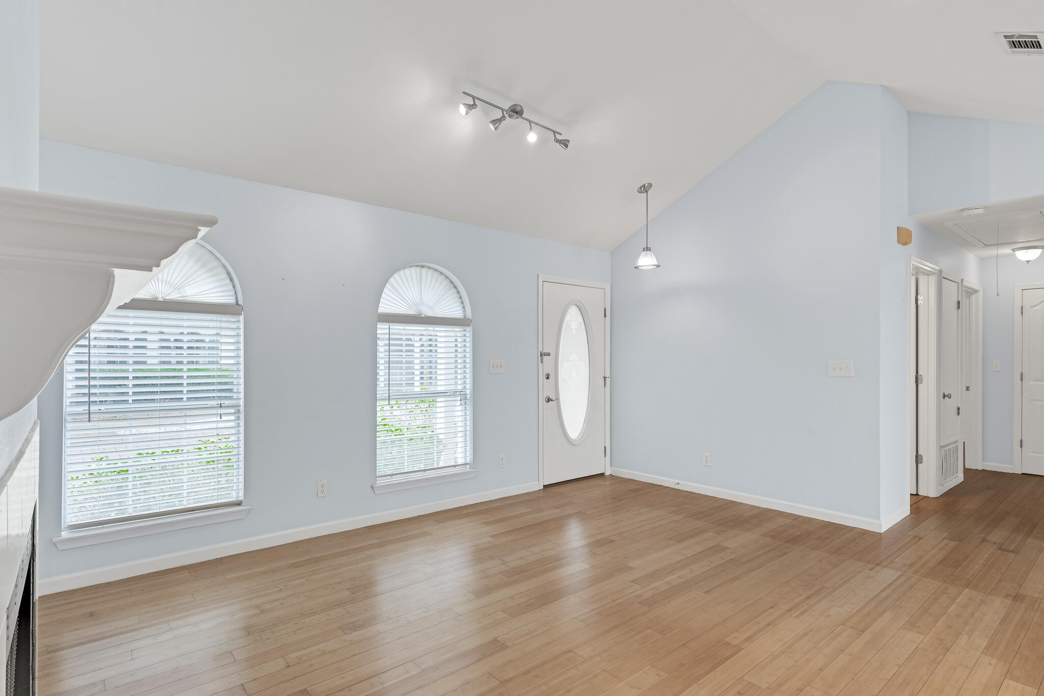 OAK HARBOUR T/H VILLAS - Residential