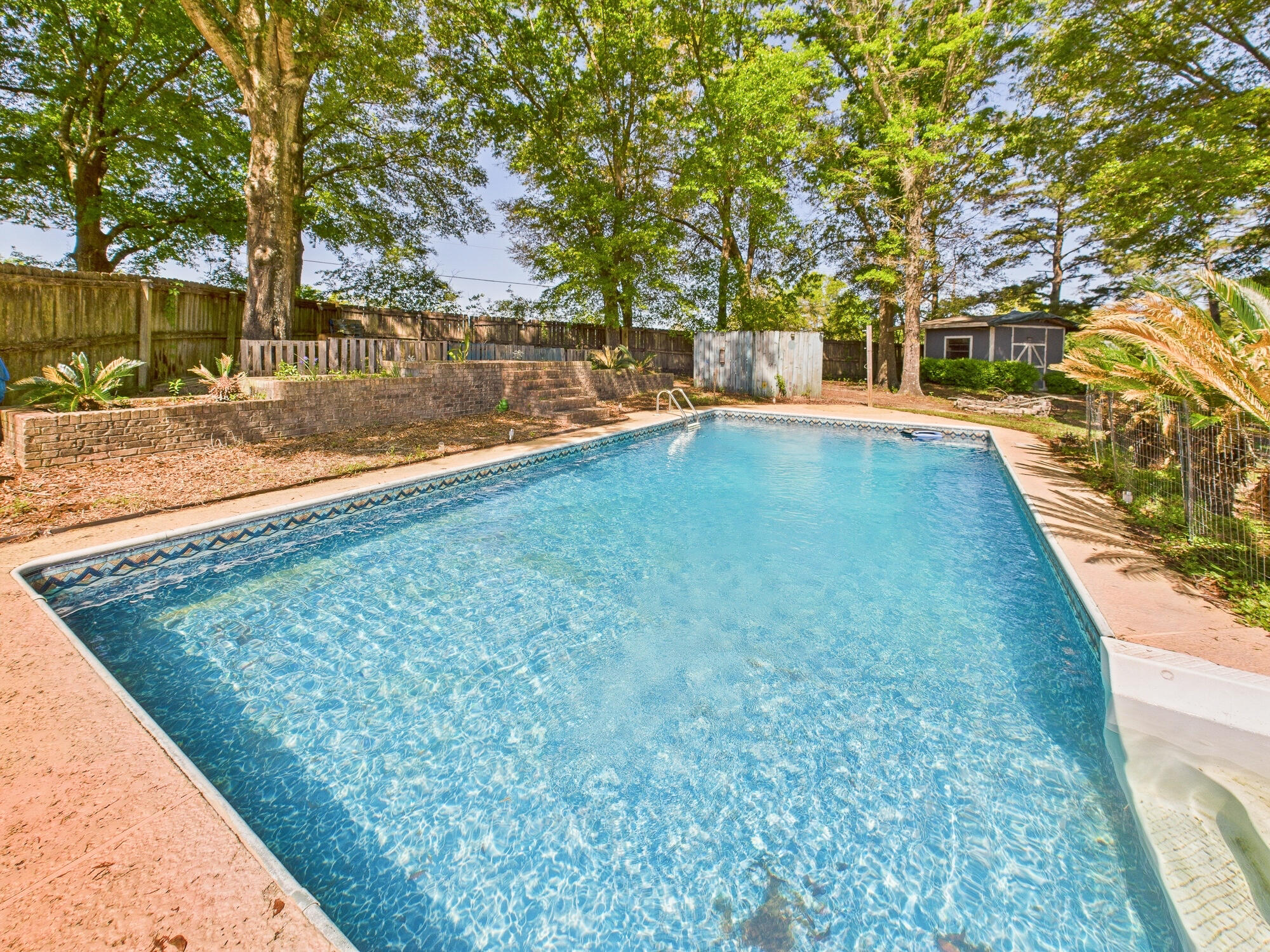 ROLLING HILLS ESTATES - Residential