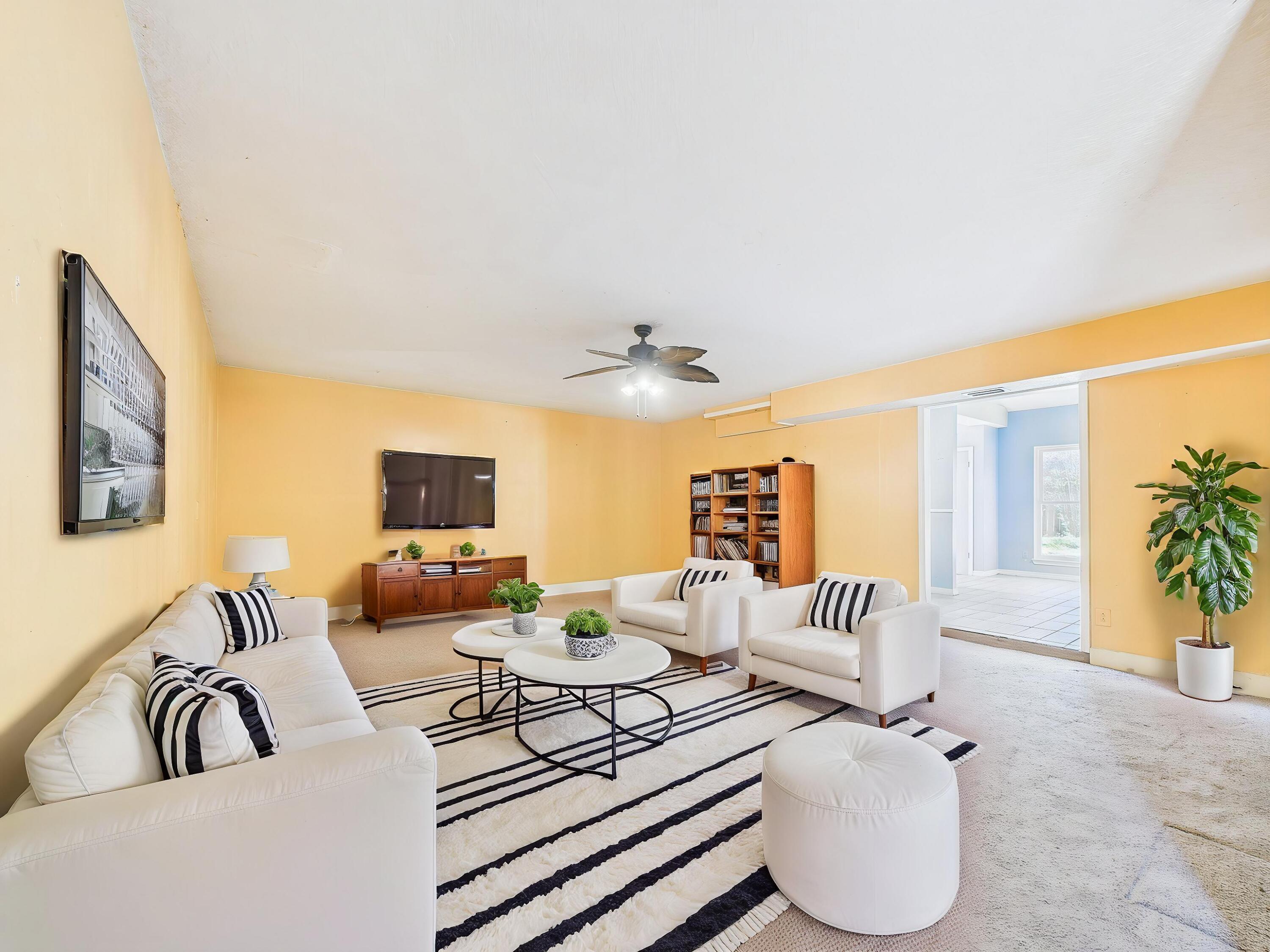 ROLLING HILLS ESTATES - Residential