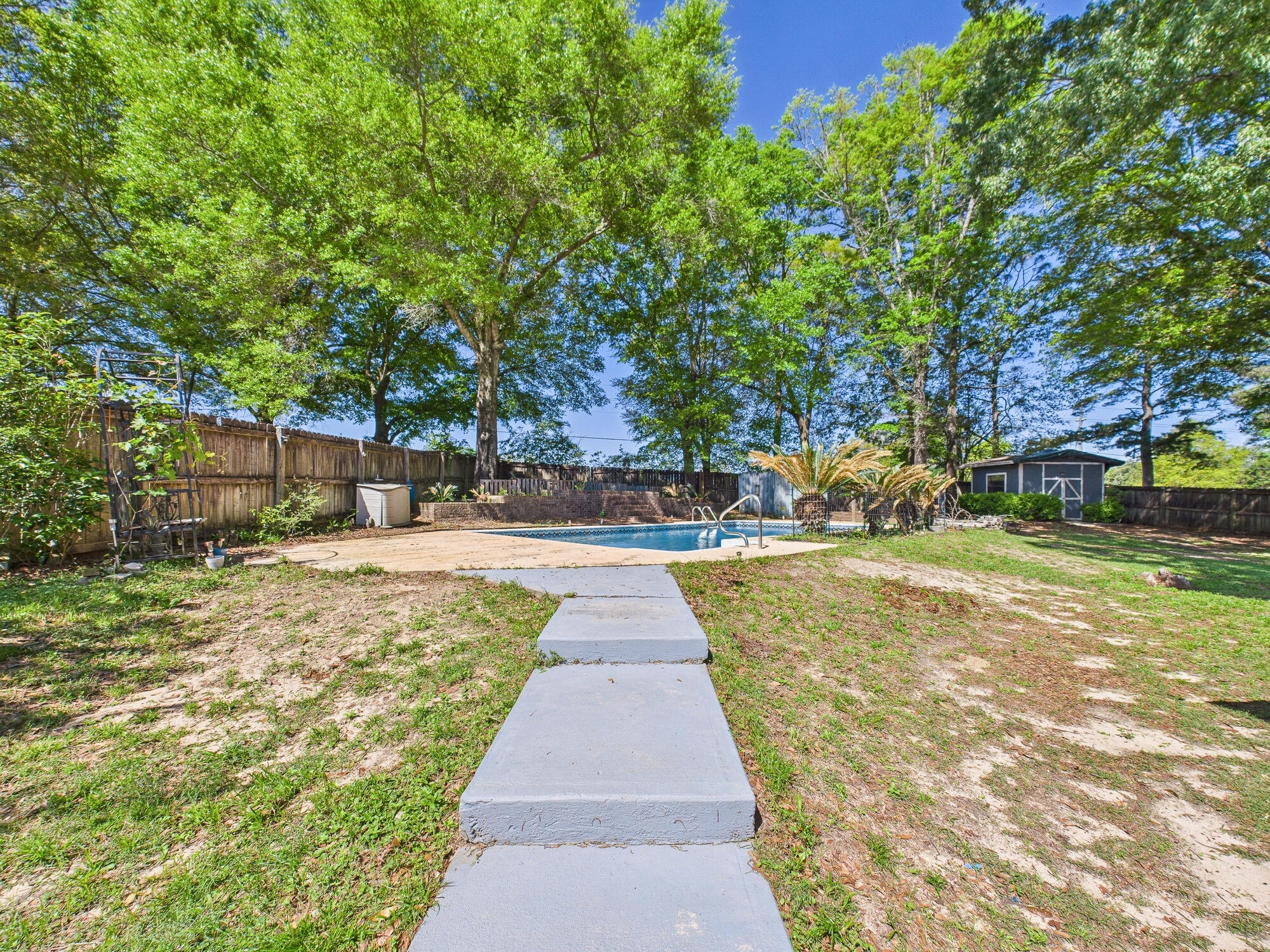 ROLLING HILLS ESTATES - Residential