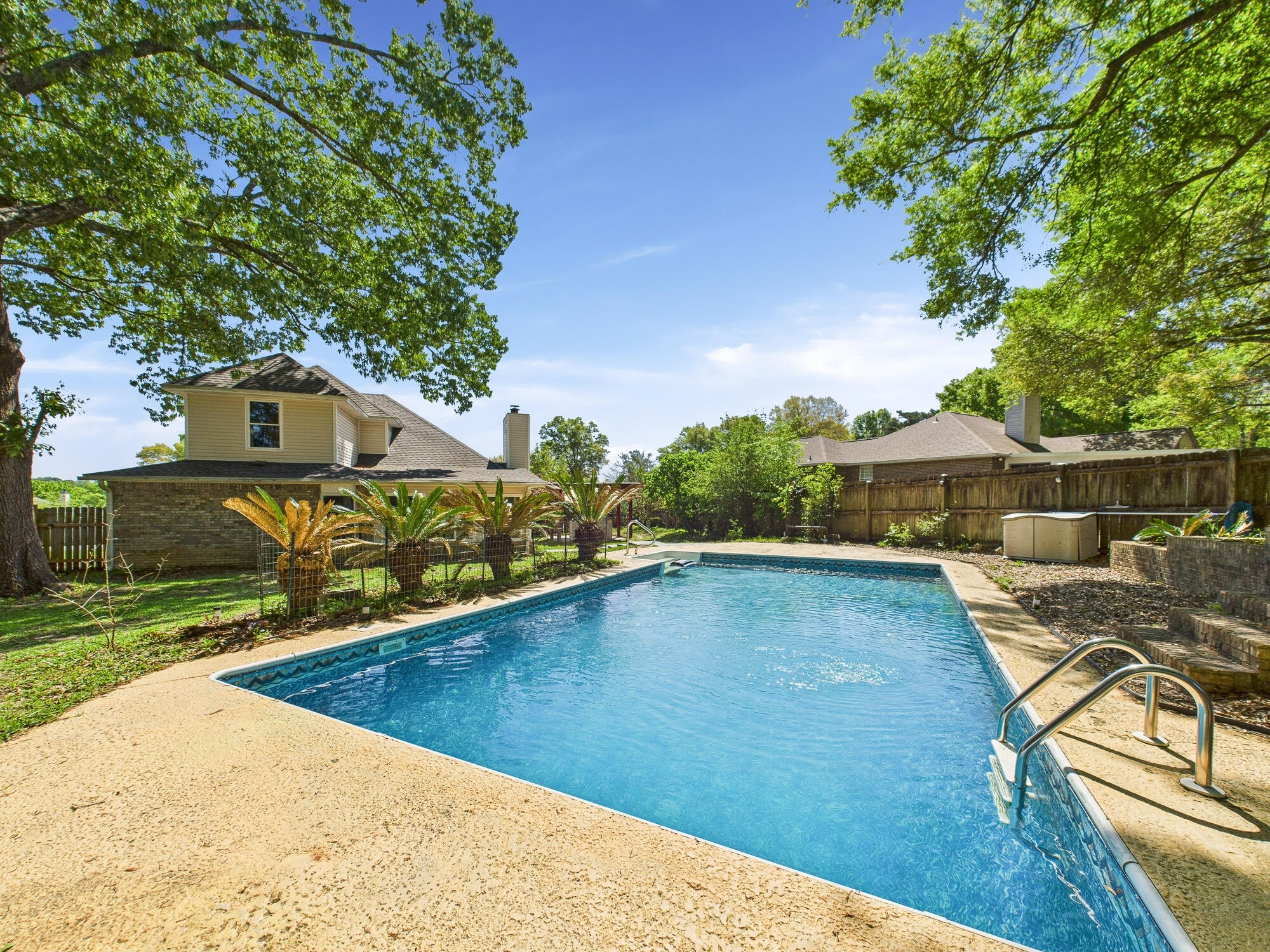 ROLLING HILLS ESTATES - Residential