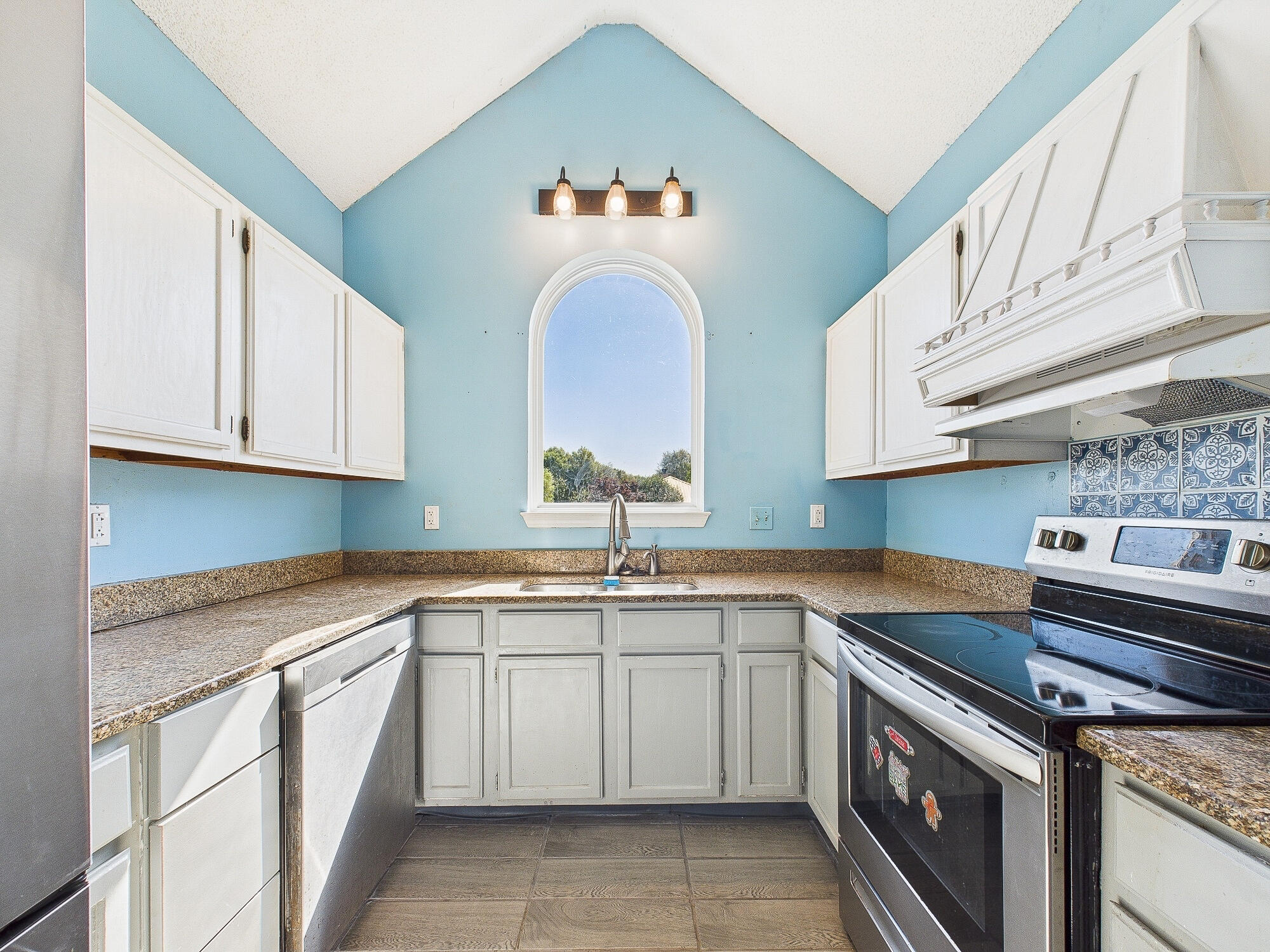 ROLLING HILLS ESTATES - Residential